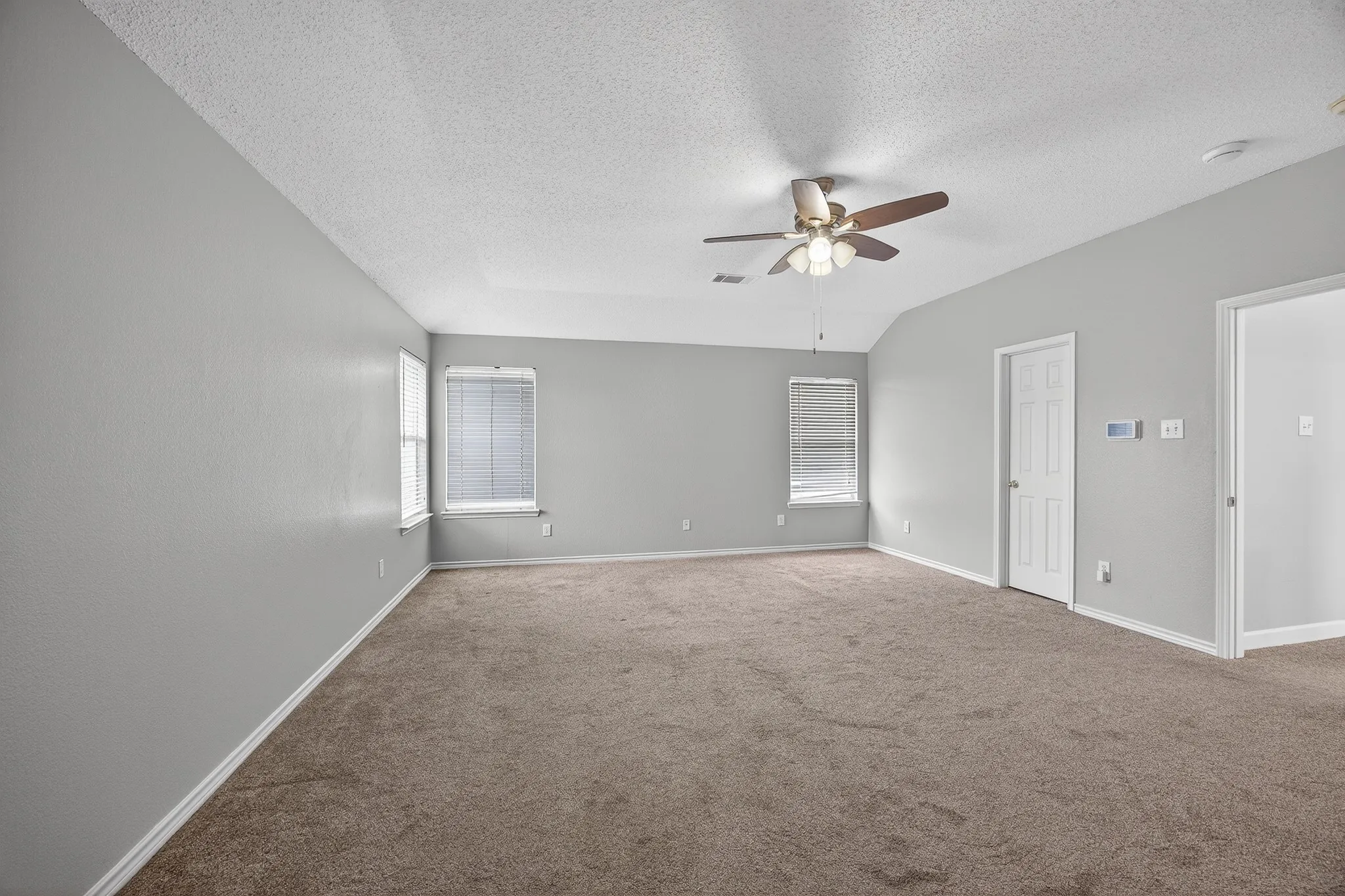 Single Family Residence For Sale in Dallas County , 2233 San Simeon Drive, Mesquite, Texas 75181, 4 Bedroom, 3 Bathroom, 2 Garage spaces, 3,012 Sqft, built in 2000, Preowned, mls#21218036, Real Estate Agent in Mesquite, Homes For Sale in Dallas county, Homes For Sale in Mesquite, Realtor in Mesquite Texas, Real Estate Brokerage Independent Realty Texas, Luminita Cordes Realtor