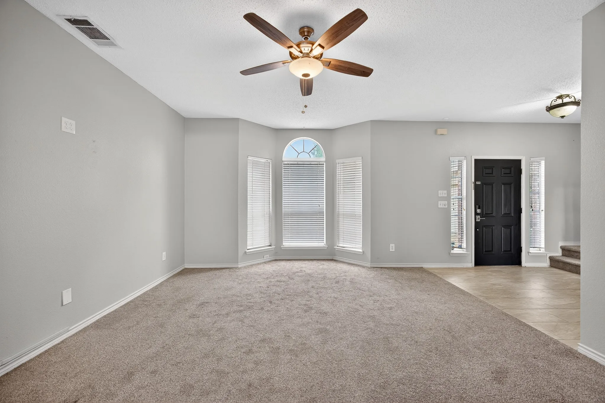 Single Family Residence For Sale in Dallas County , 2233 San Simeon Drive, Mesquite, Texas 75181, 4 Bedroom, 3 Bathroom, 2 Garage spaces, 3,012 Sqft, built in 2000, Preowned, mls#21218036, Real Estate Agent in Mesquite, Homes For Sale in Dallas county, Homes For Sale in Mesquite, Realtor in Mesquite Texas, Real Estate Brokerage Independent Realty Texas, Luminita Cordes Realtor