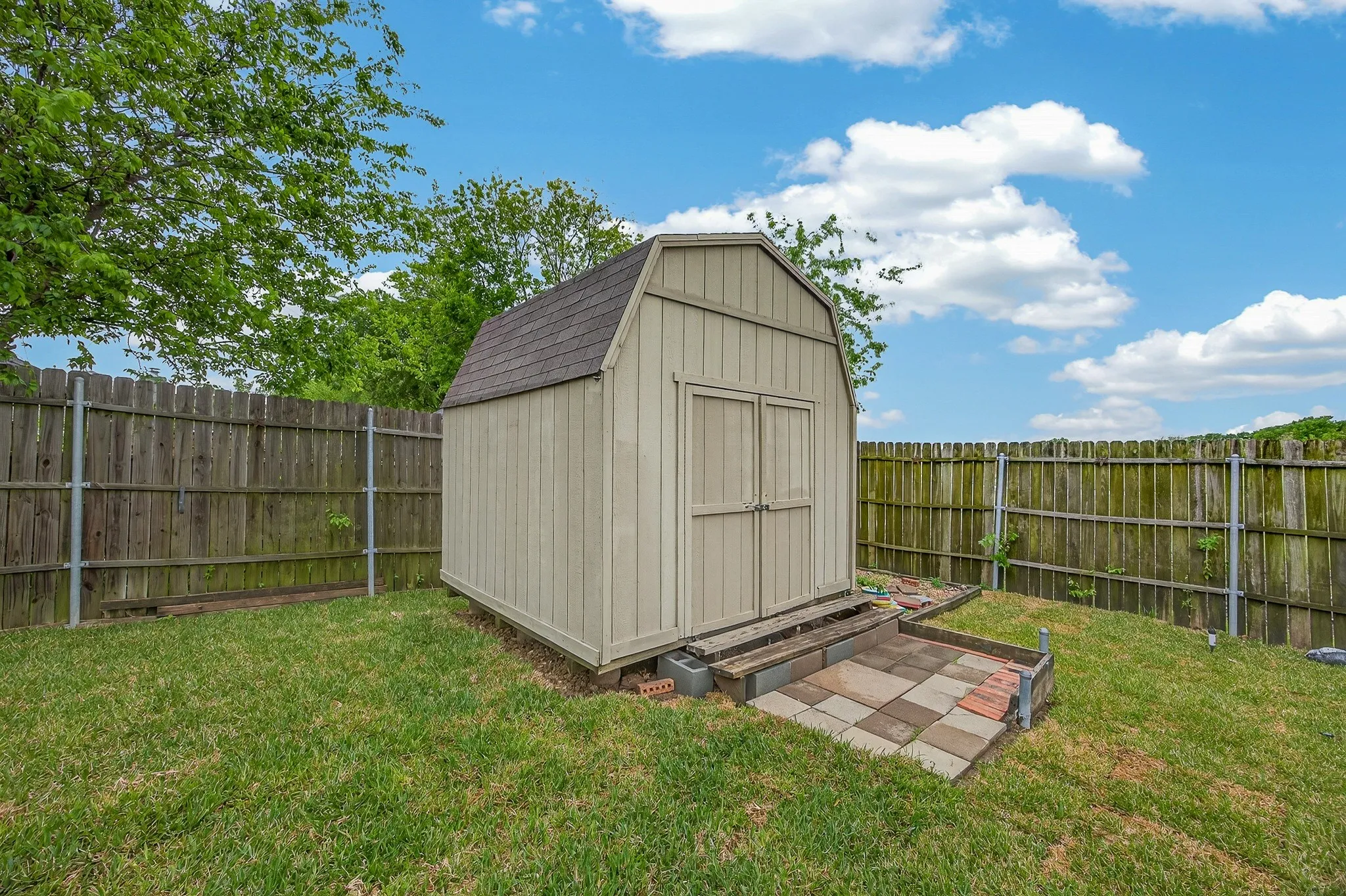 Single Family Residence For Sale in Dallas County , 2233 San Simeon Drive, Mesquite, Texas 75181, 4 Bedroom, 3 Bathroom, 2 Garage spaces, 3,012 Sqft, built in 2000, Preowned, mls#21218036, Real Estate Agent in Mesquite, Homes For Sale in Dallas county, Homes For Sale in Mesquite, Realtor in Mesquite Texas, Real Estate Brokerage Independent Realty Texas, Luminita Cordes Realtor