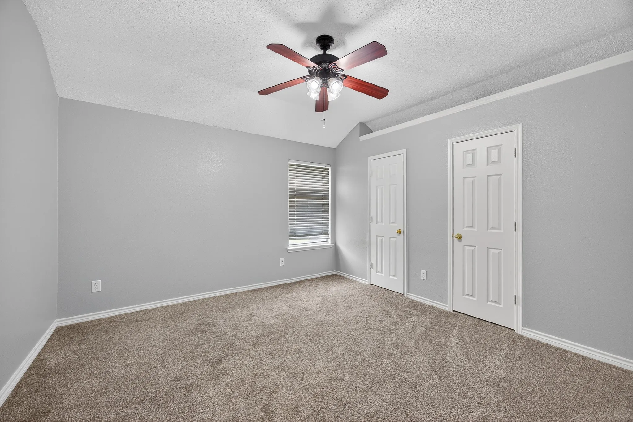 Single Family Residence For Sale in Dallas County , 2233 San Simeon Drive, Mesquite, Texas 75181, 4 Bedroom, 3 Bathroom, 2 Garage spaces, 3,012 Sqft, built in 2000, Preowned, mls#21218036, Real Estate Agent in Mesquite, Homes For Sale in Dallas county, Homes For Sale in Mesquite, Realtor in Mesquite Texas, Real Estate Brokerage Independent Realty Texas, Luminita Cordes Realtor