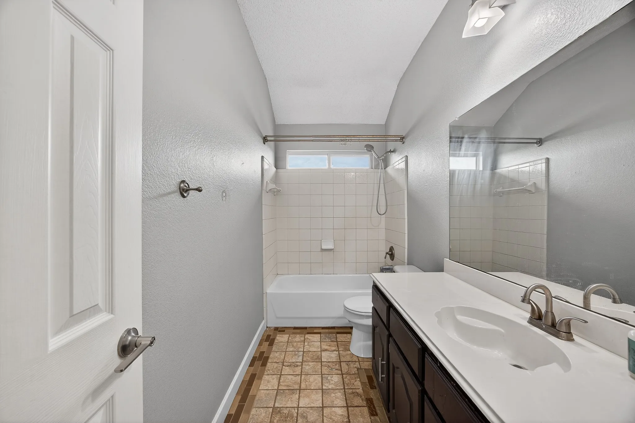 Single Family Residence For Sale in Dallas County , 2233 San Simeon Drive, Mesquite, Texas 75181, 4 Bedroom, 3 Bathroom, 2 Garage spaces, 3,012 Sqft, built in 2000, Preowned, mls#21218036, Real Estate Agent in Mesquite, Homes For Sale in Dallas county, Homes For Sale in Mesquite, Realtor in Mesquite Texas, Real Estate Brokerage Independent Realty Texas, Luminita Cordes Realtor