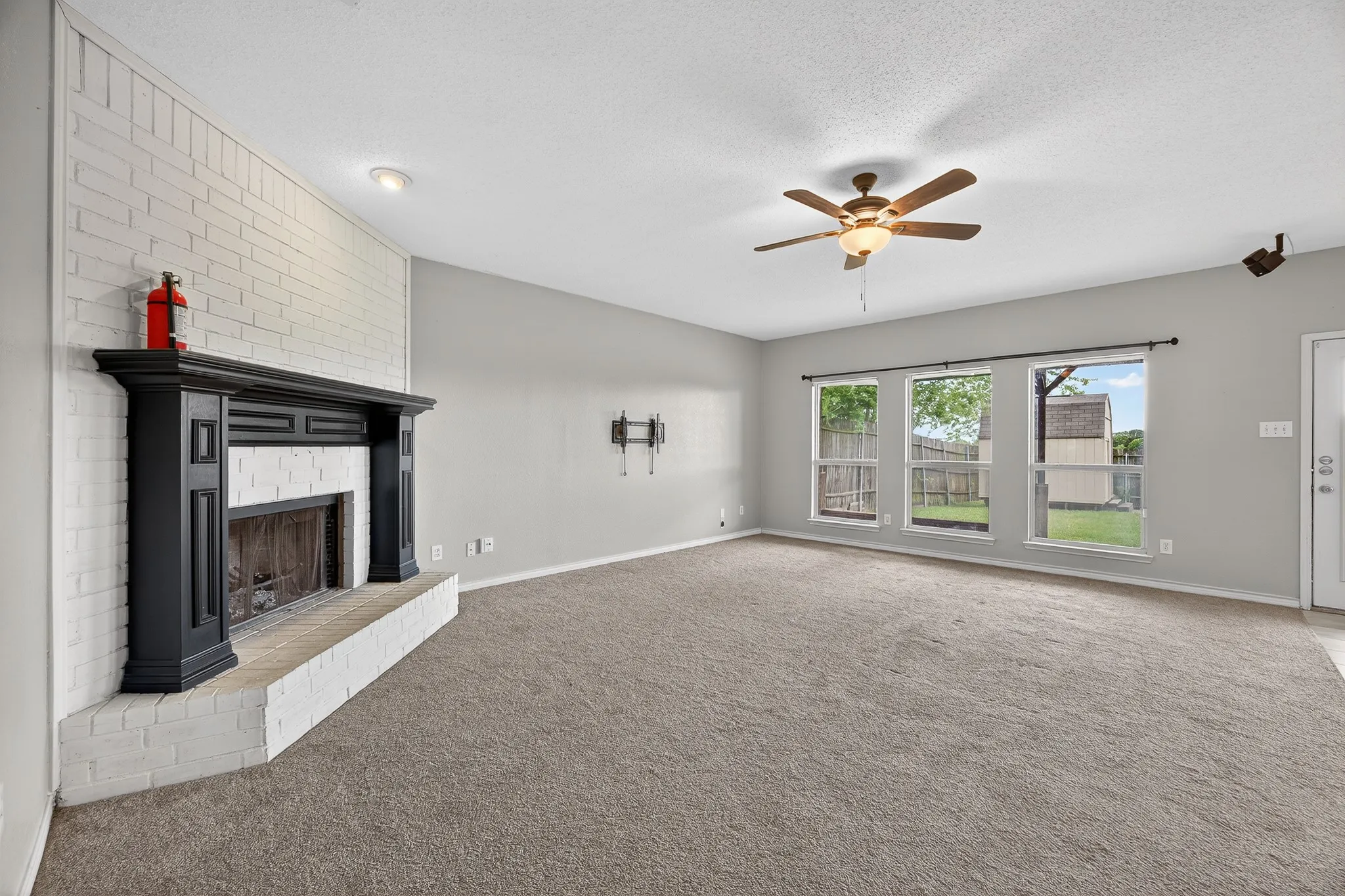 Single Family Residence For Sale in Dallas County , 2233 San Simeon Drive, Mesquite, Texas 75181, 4 Bedroom, 3 Bathroom, 2 Garage spaces, 3,012 Sqft, built in 2000, Preowned, mls#21218036, Real Estate Agent in Mesquite, Homes For Sale in Dallas county, Homes For Sale in Mesquite, Realtor in Mesquite Texas, Real Estate Brokerage Independent Realty Texas, Luminita Cordes Realtor