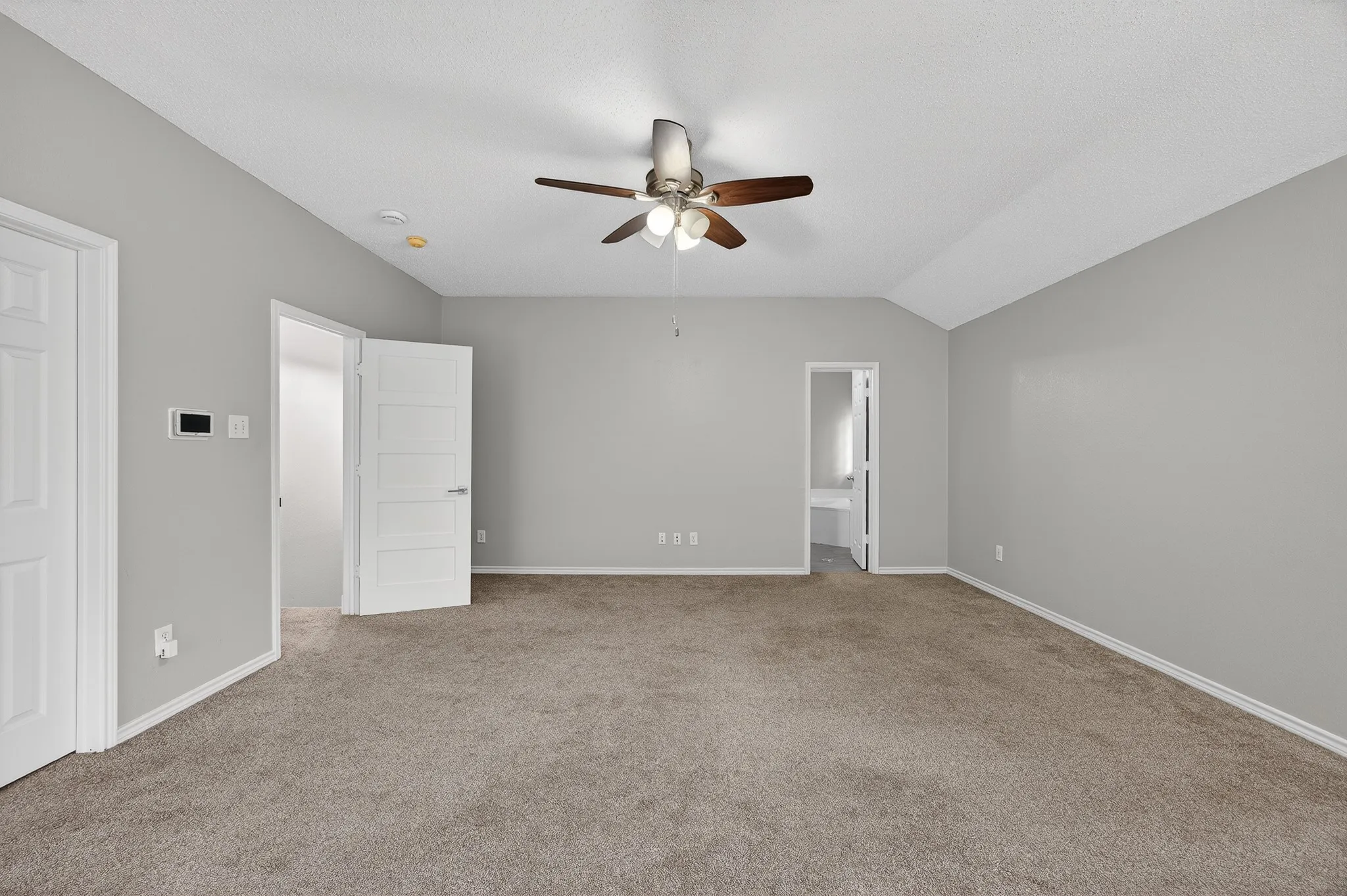 Single Family Residence For Sale in Dallas County , 2233 San Simeon Drive, Mesquite, Texas 75181, 4 Bedroom, 3 Bathroom, 2 Garage spaces, 3,012 Sqft, built in 2000, Preowned, mls#21218036, Real Estate Agent in Mesquite, Homes For Sale in Dallas county, Homes For Sale in Mesquite, Realtor in Mesquite Texas, Real Estate Brokerage Independent Realty Texas, Luminita Cordes Realtor