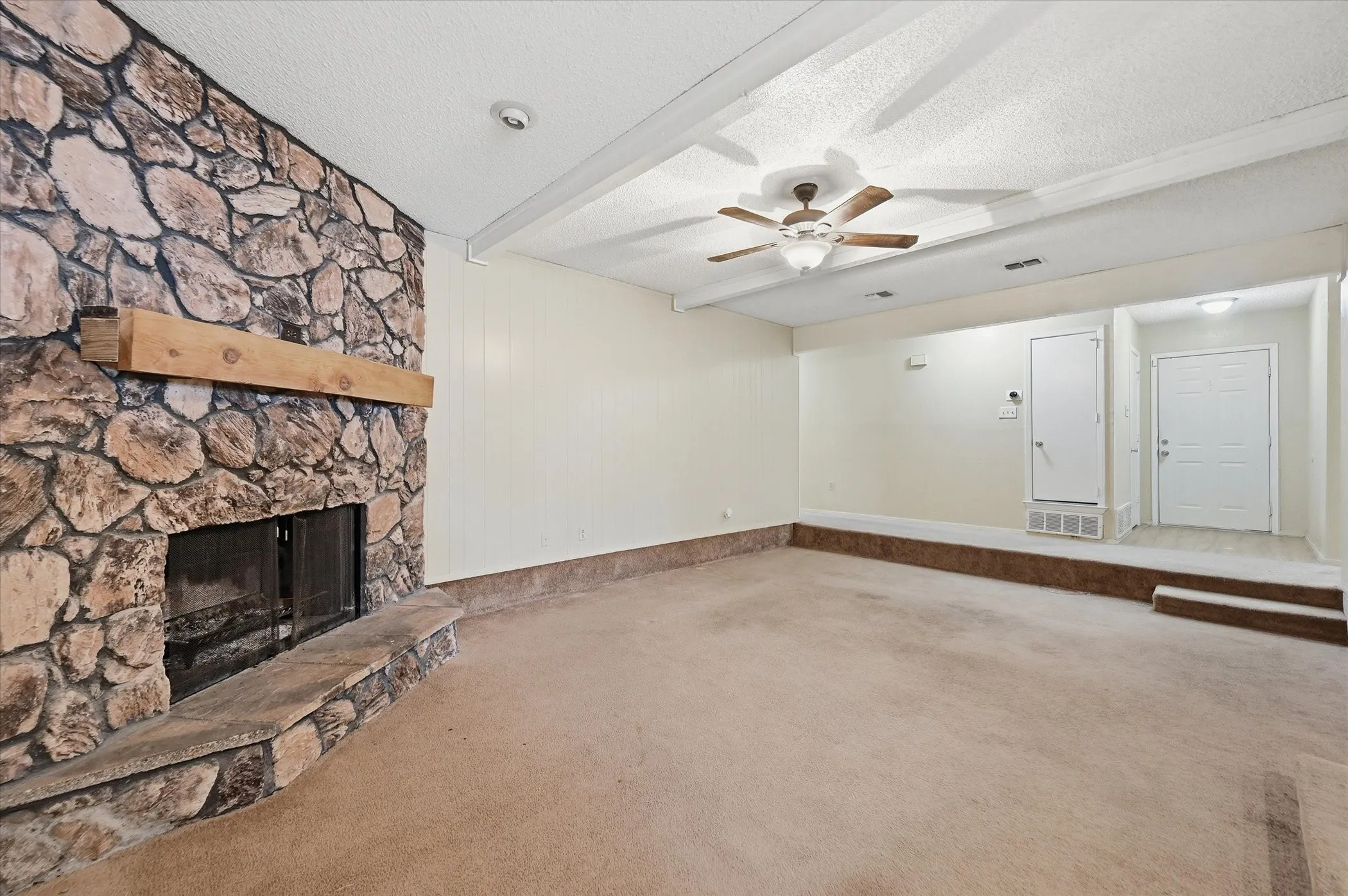 Single Family Residence For Sale in Tarrant County , 1503 N Fielder Road, Arlington, Texas 76012, 5 Bedroom, 3 Bathroom, Garage spaces, 2,658 Sqft, built in 1978, mls#21217011, Real Estate Agent in Arlington, Homes For Sale in Tarrant county, Homes For Sale in Arlington, Realtor in Arlington Texas, Real Estate Brokerage Independent Realty Texas, Luminita Cordes Realtor