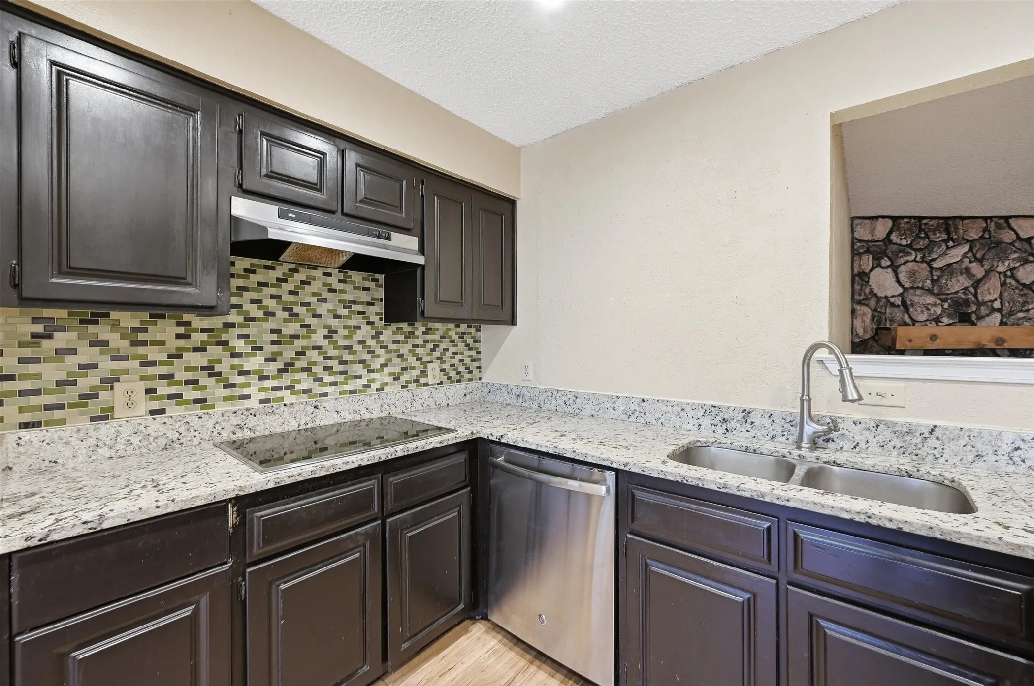 Single Family Residence For Sale in Tarrant County , 1503 N Fielder Road, Arlington, Texas 76012, 5 Bedroom, 3 Bathroom, Garage spaces, 2,658 Sqft, built in 1978, mls#21217011, Real Estate Agent in Arlington, Homes For Sale in Tarrant county, Homes For Sale in Arlington, Realtor in Arlington Texas, Real Estate Brokerage Independent Realty Texas, Luminita Cordes Realtor