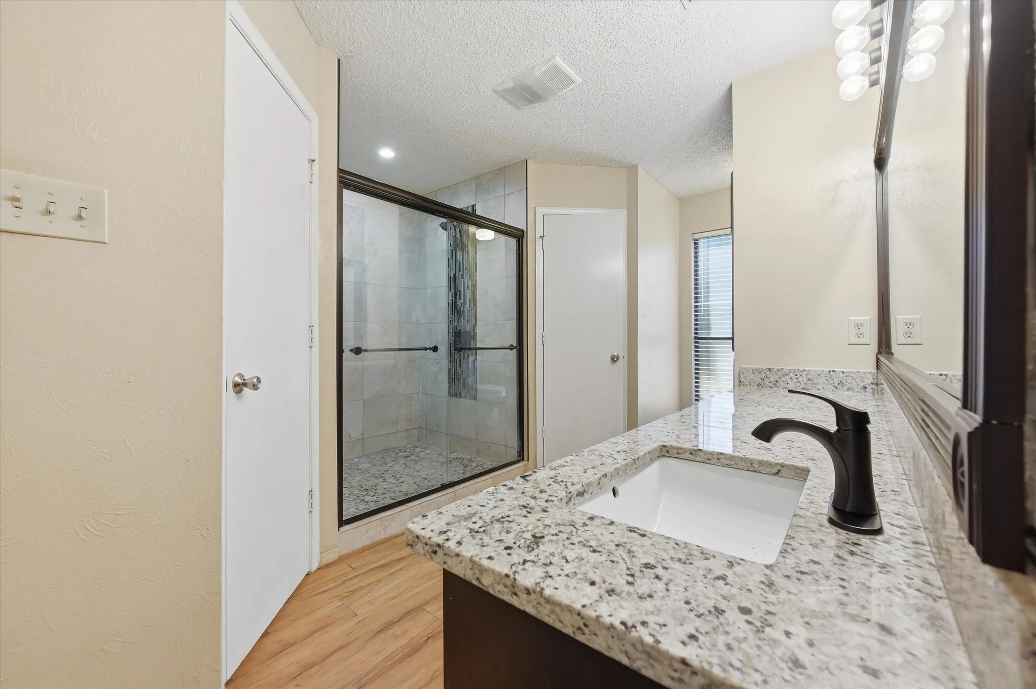 Single Family Residence For Sale in Tarrant County , 1503 N Fielder Road, Arlington, Texas 76012, 5 Bedroom, 3 Bathroom, Garage spaces, 2,658 Sqft, built in 1978, mls#21217011, Real Estate Agent in Arlington, Homes For Sale in Tarrant county, Homes For Sale in Arlington, Realtor in Arlington Texas, Real Estate Brokerage Independent Realty Texas, Luminita Cordes Realtor
