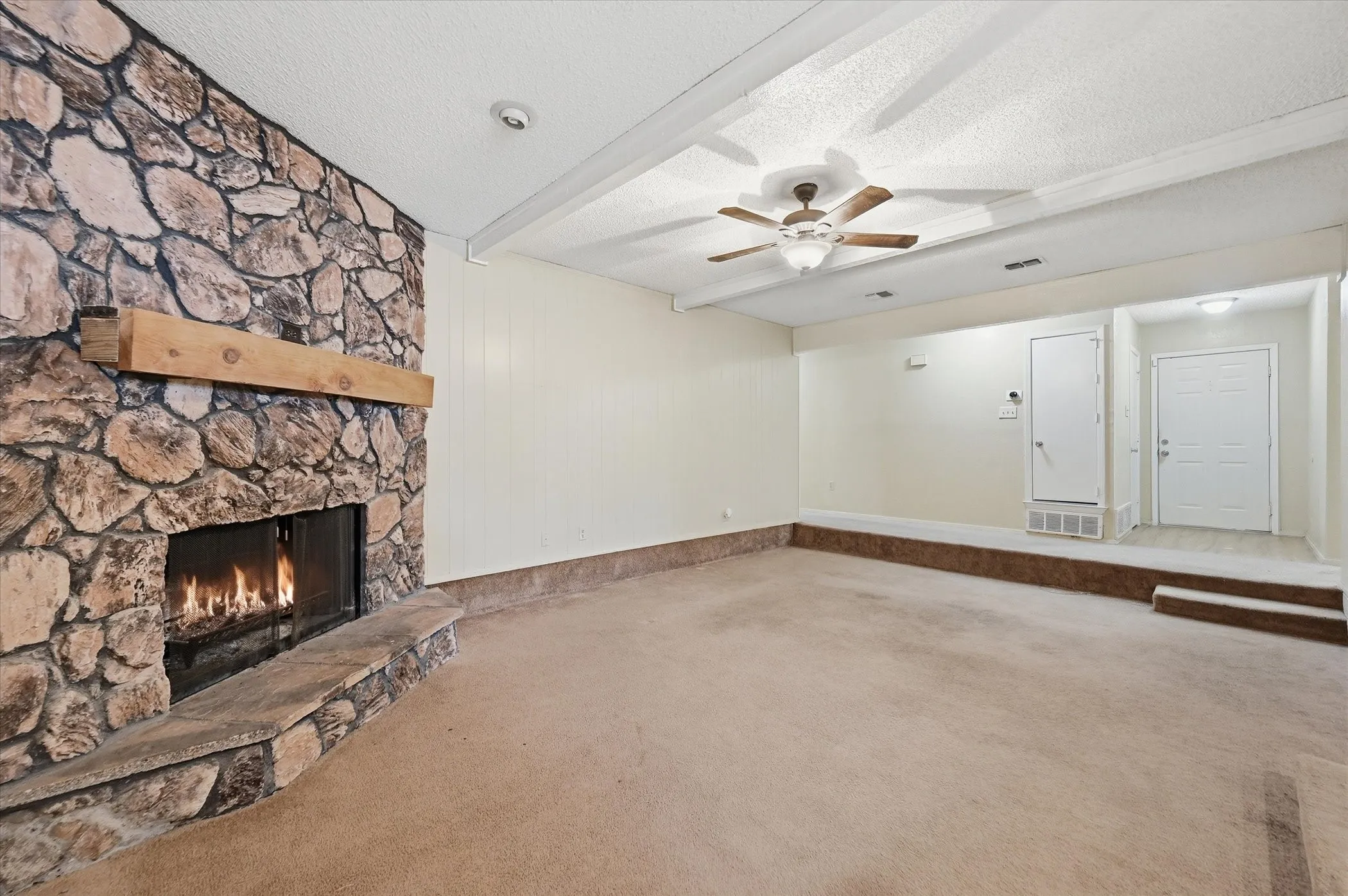 Single Family Residence For Sale in Tarrant County , 1503 N Fielder Road, Arlington, Texas 76012, 5 Bedroom, 3 Bathroom, Garage spaces, 2,658 Sqft, built in 1978, mls#21217011, Real Estate Agent in Arlington, Homes For Sale in Tarrant county, Homes For Sale in Arlington, Realtor in Arlington Texas, Real Estate Brokerage Independent Realty Texas, Luminita Cordes Realtor