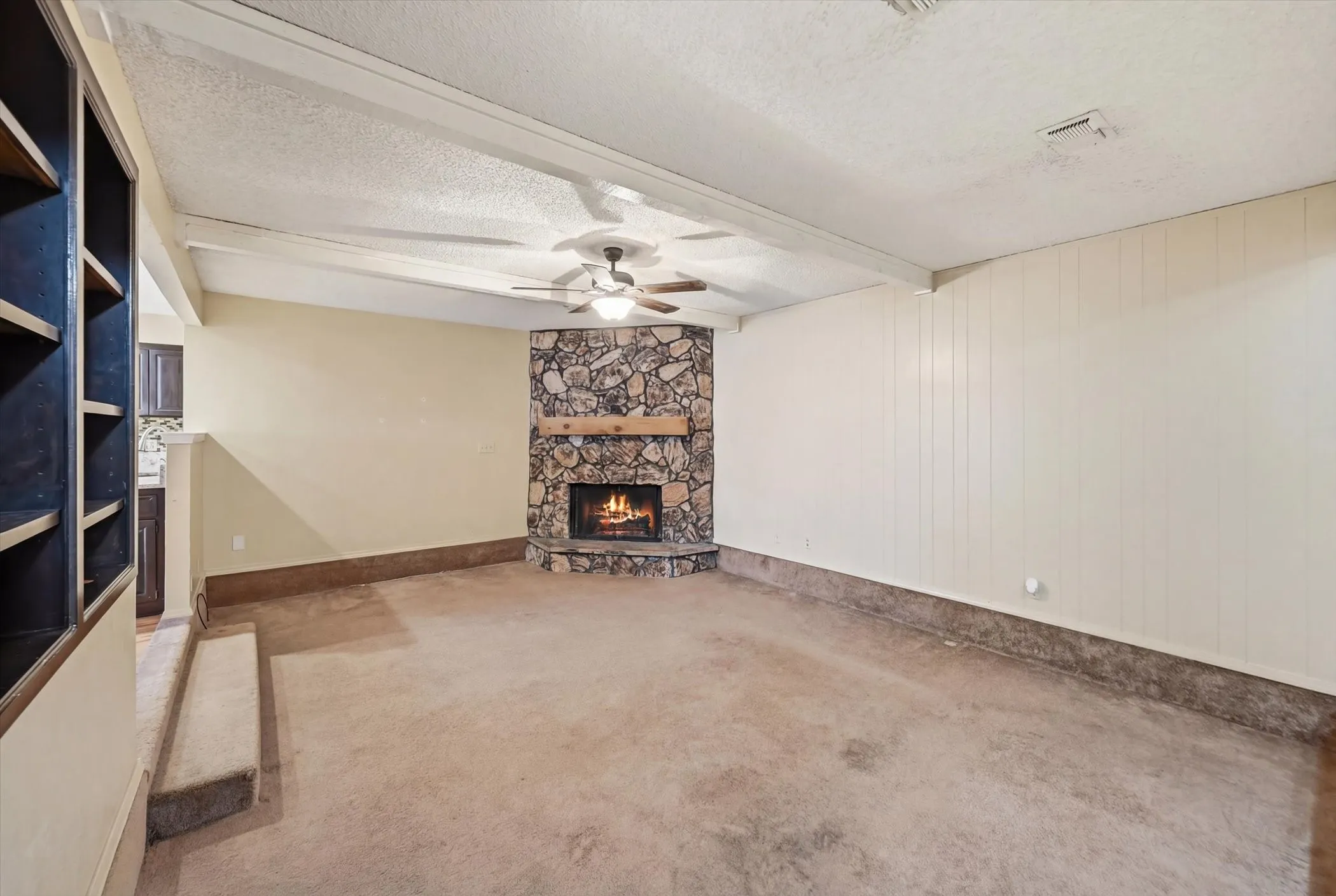 Single Family Residence For Sale in Tarrant County , 1503 N Fielder Road, Arlington, Texas 76012, 5 Bedroom, 3 Bathroom, Garage spaces, 2,658 Sqft, built in 1978, mls#21217011, Real Estate Agent in Arlington, Homes For Sale in Tarrant county, Homes For Sale in Arlington, Realtor in Arlington Texas, Real Estate Brokerage Independent Realty Texas, Luminita Cordes Realtor