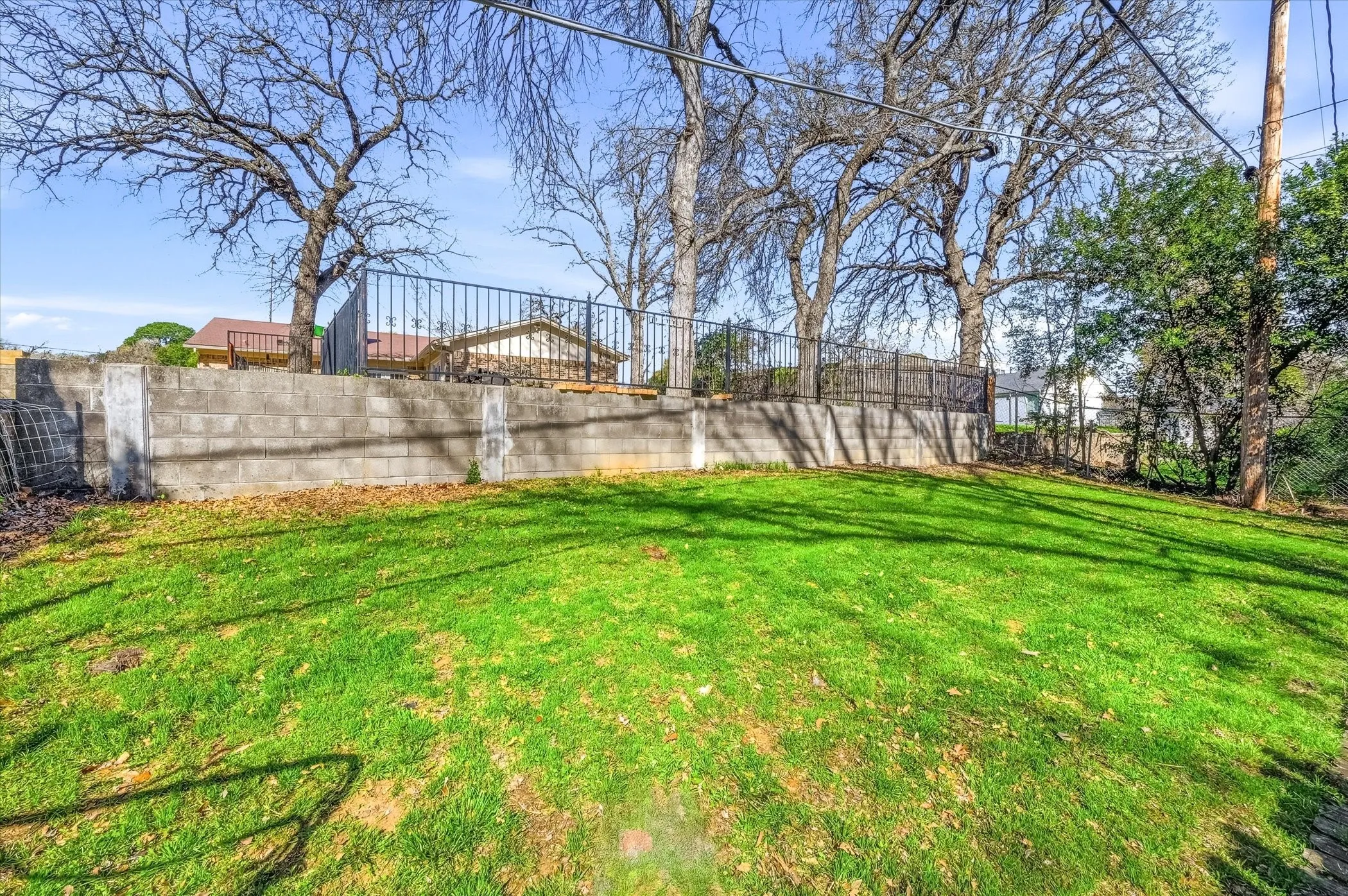 Single Family Residence For Sale in Tarrant County , 1503 N Fielder Road, Arlington, Texas 76012, 5 Bedroom, 3 Bathroom, Garage spaces, 2,658 Sqft, built in 1978, mls#21217011, Real Estate Agent in Arlington, Homes For Sale in Tarrant county, Homes For Sale in Arlington, Realtor in Arlington Texas, Real Estate Brokerage Independent Realty Texas, Luminita Cordes Realtor