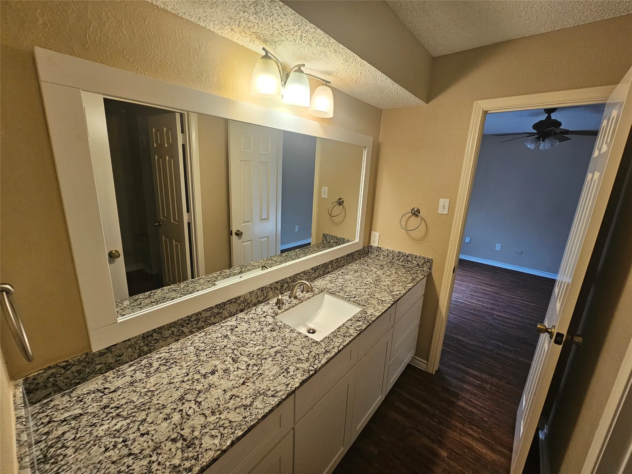 Single Family Residence For Sale in Dallas County , 1340 Grand Teton Drive, De Soto, Texas 75115, 3 Bedroom, 3 Bathroom, 2 Garage spaces, 2,349 Sqft, built in 1982, mls#21218069, Real Estate Agent in De Soto, Homes For Sale in Dallas county, Homes For Sale in De Soto, Realtor in De Soto Texas, Real Estate Brokerage Independent Realty Texas, Luminita Cordes Realtor