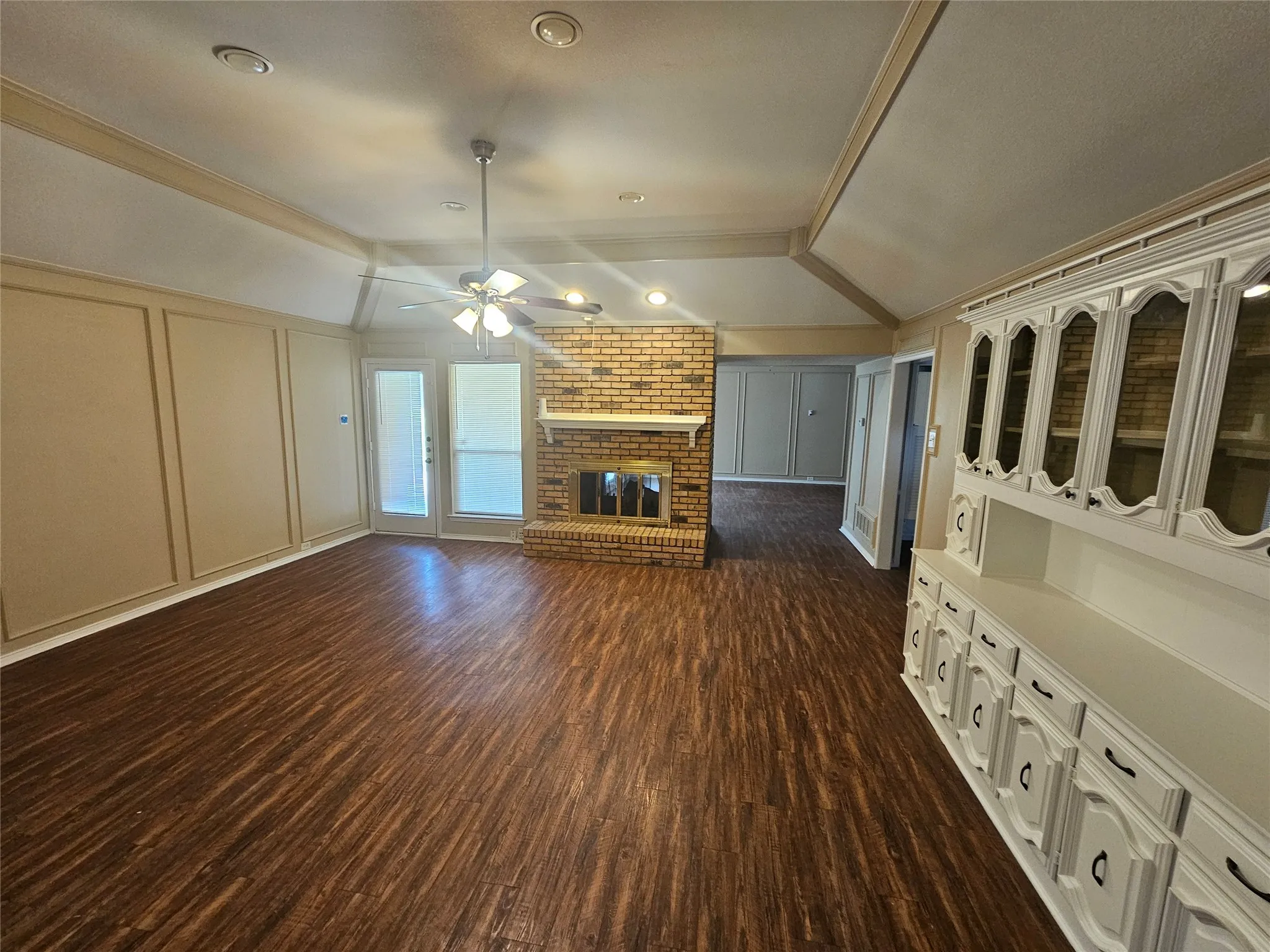 Single Family Residence For Sale in Dallas County , 1340 Grand Teton Drive, De Soto, Texas 75115, 3 Bedroom, 3 Bathroom, 2 Garage spaces, 2,349 Sqft, built in 1982, mls#21218069, Real Estate Agent in De Soto, Homes For Sale in Dallas county, Homes For Sale in De Soto, Realtor in De Soto Texas, Real Estate Brokerage Independent Realty Texas, Luminita Cordes Realtor