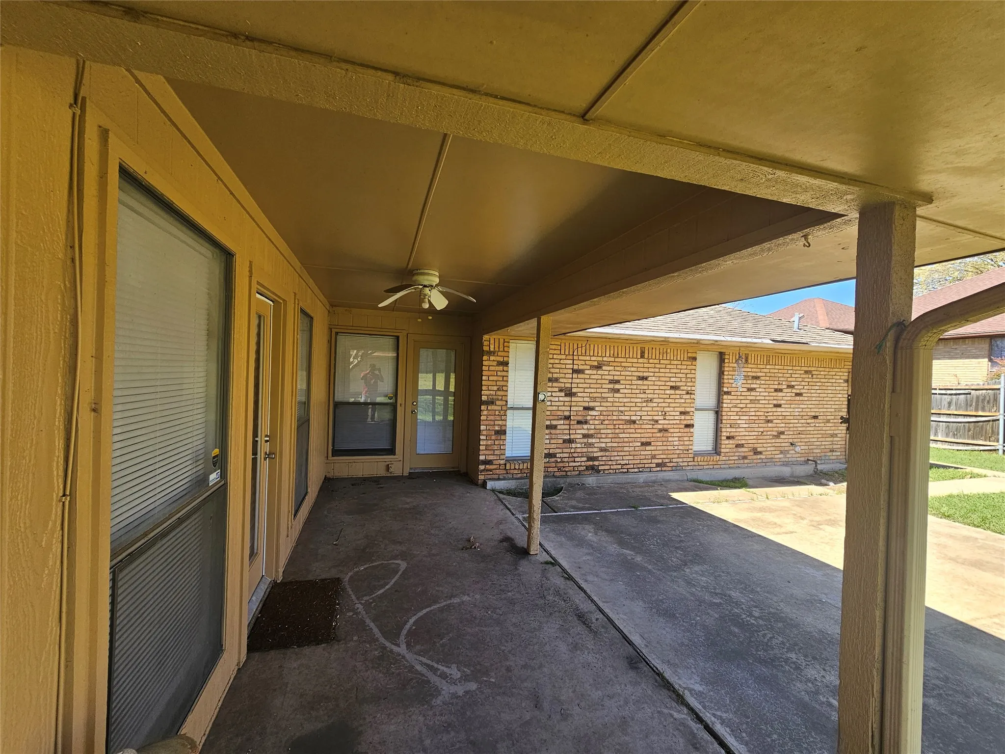 Single Family Residence For Sale in Dallas County , 1340 Grand Teton Drive, De Soto, Texas 75115, 3 Bedroom, 3 Bathroom, 2 Garage spaces, 2,349 Sqft, built in 1982, mls#21218069, Real Estate Agent in De Soto, Homes For Sale in Dallas county, Homes For Sale in De Soto, Realtor in De Soto Texas, Real Estate Brokerage Independent Realty Texas, Luminita Cordes Realtor