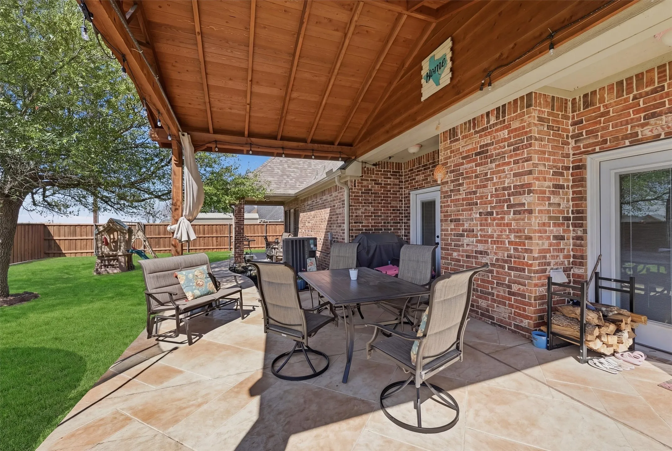 Single Family Residence For Sale in Grayson County , 3712 Melrose Trail, Sherman, Texas 75090, 3 Bedroom, 3 Bathroom, 2 Garage spaces, 2,066 Sqft, built in 2007, Preowned, mls#21214261, Real Estate Agent in Sherman, Homes For Sale in Grayson county, Homes For Sale in Sherman, Realtor in Sherman Texas, Real Estate Brokerage Independent Realty Texas, Luminita Cordes Realtor