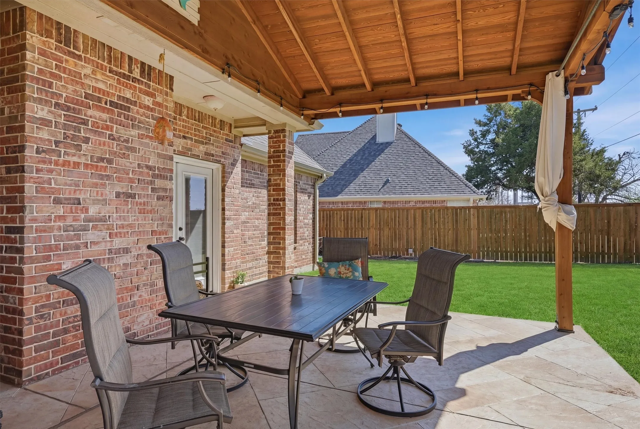Single Family Residence For Sale in Grayson County , 3712 Melrose Trail, Sherman, Texas 75090, 3 Bedroom, 3 Bathroom, 2 Garage spaces, 2,066 Sqft, built in 2007, Preowned, mls#21214261, Real Estate Agent in Sherman, Homes For Sale in Grayson county, Homes For Sale in Sherman, Realtor in Sherman Texas, Real Estate Brokerage Independent Realty Texas, Luminita Cordes Realtor