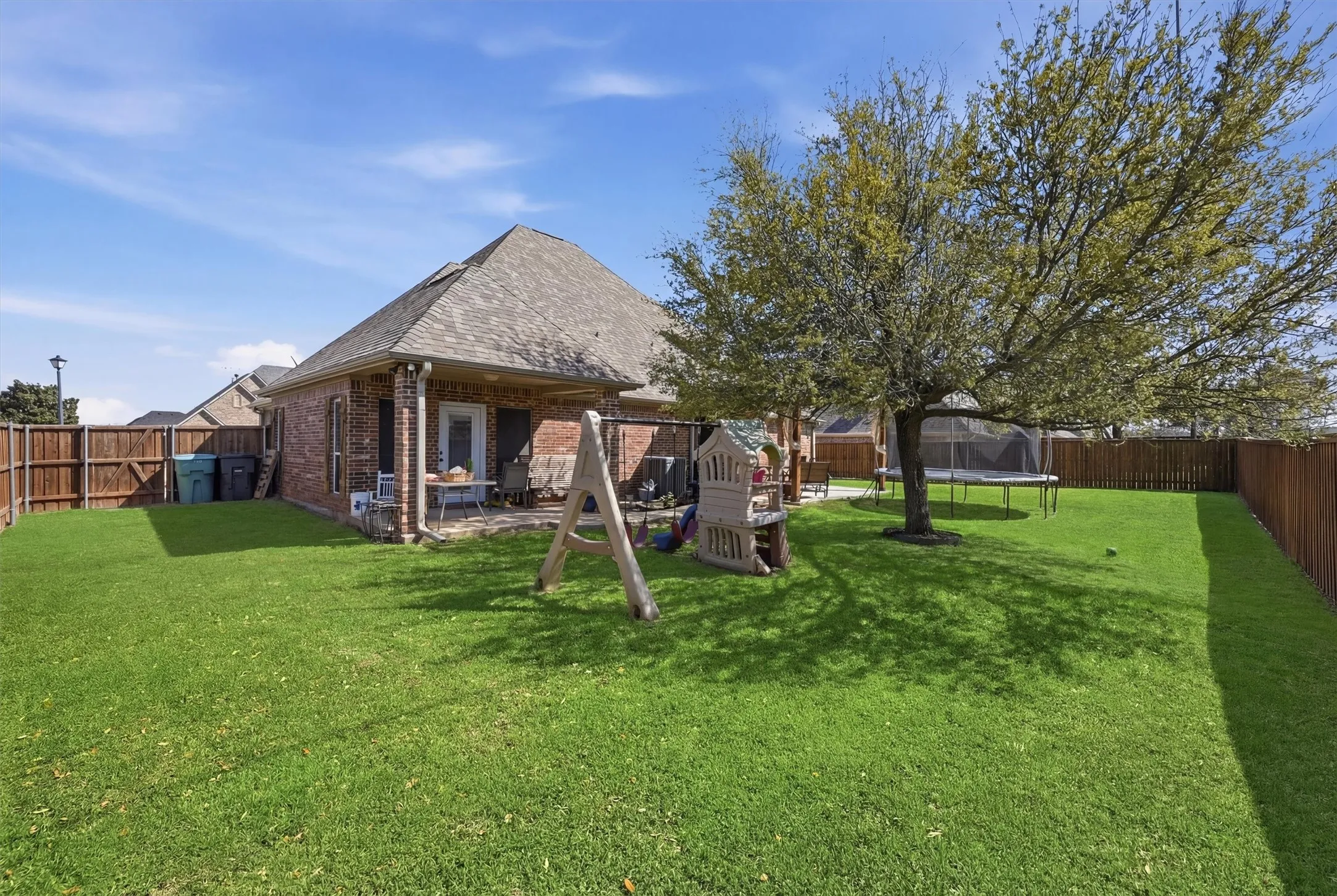 Single Family Residence For Sale in Grayson County , 3712 Melrose Trail, Sherman, Texas 75090, 3 Bedroom, 3 Bathroom, 2 Garage spaces, 2,066 Sqft, built in 2007, Preowned, mls#21214261, Real Estate Agent in Sherman, Homes For Sale in Grayson county, Homes For Sale in Sherman, Realtor in Sherman Texas, Real Estate Brokerage Independent Realty Texas, Luminita Cordes Realtor