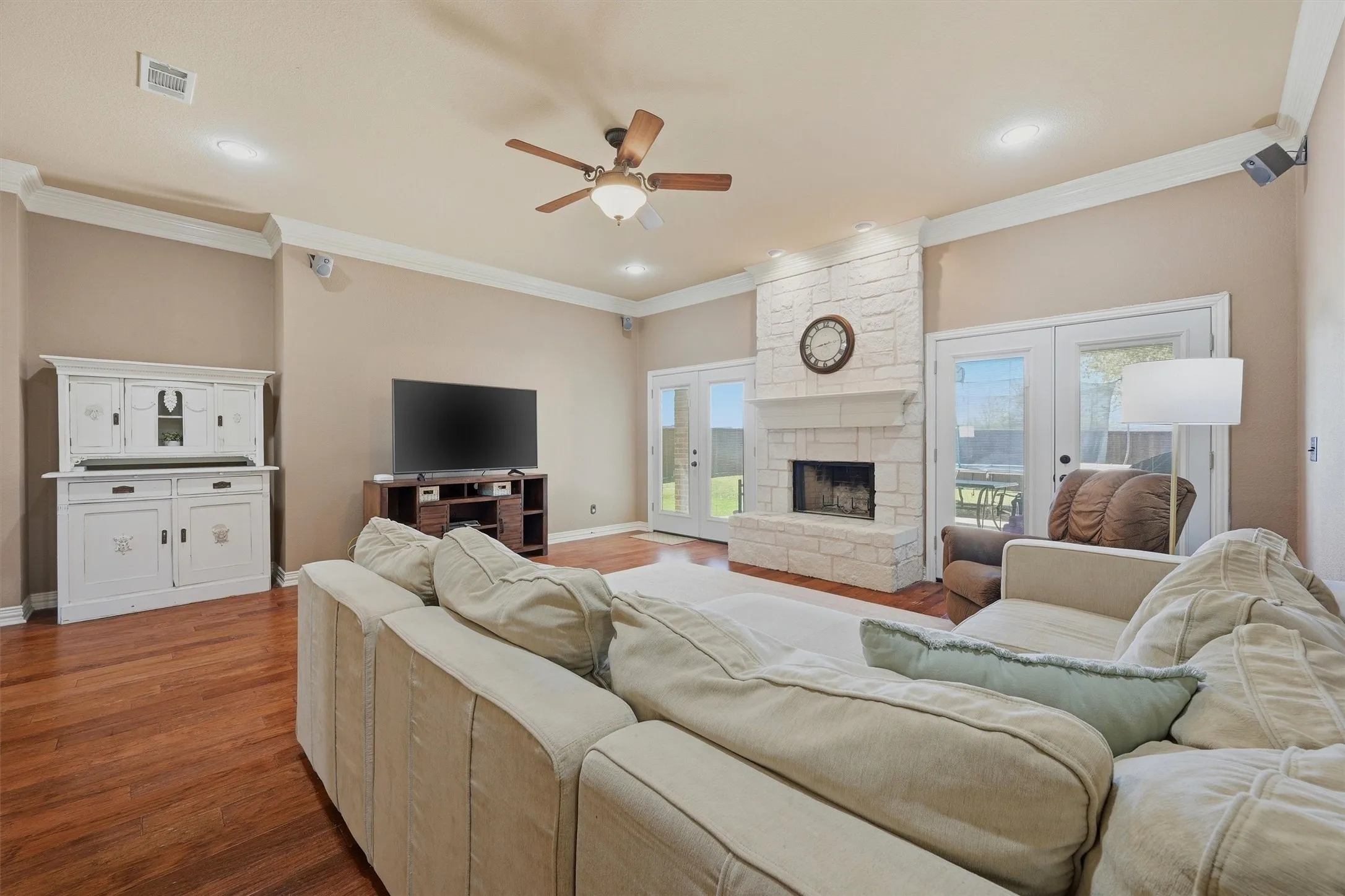 Single Family Residence For Sale in Grayson County , 3712 Melrose Trail, Sherman, Texas 75090, 3 Bedroom, 3 Bathroom, 2 Garage spaces, 2,066 Sqft, built in 2007, Preowned, mls#21214261, Real Estate Agent in Sherman, Homes For Sale in Grayson county, Homes For Sale in Sherman, Realtor in Sherman Texas, Real Estate Brokerage Independent Realty Texas, Luminita Cordes Realtor