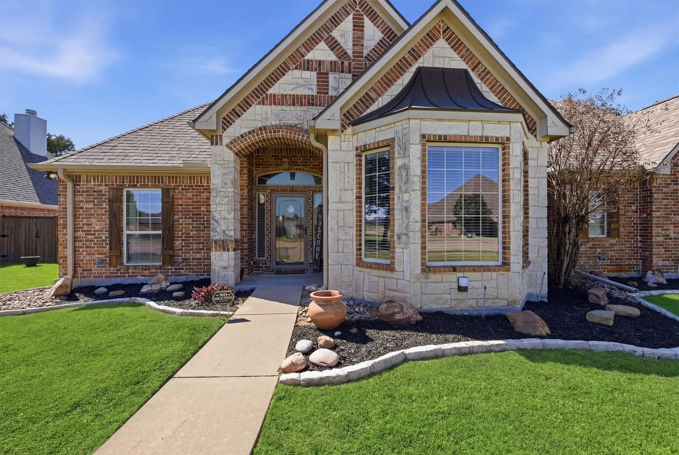 Single Family Residence For Sale in Grayson County , 3712 Melrose Trail, Sherman, Texas 75090, 3 Bedroom, 3 Bathroom, 2 Garage spaces, 2,066 Sqft, built in 2007, Preowned, mls#21214261, Real Estate Agent in Sherman, Homes For Sale in Grayson county, Homes For Sale in Sherman, Realtor in Sherman Texas, Real Estate Brokerage Independent Realty Texas, Luminita Cordes Realtor