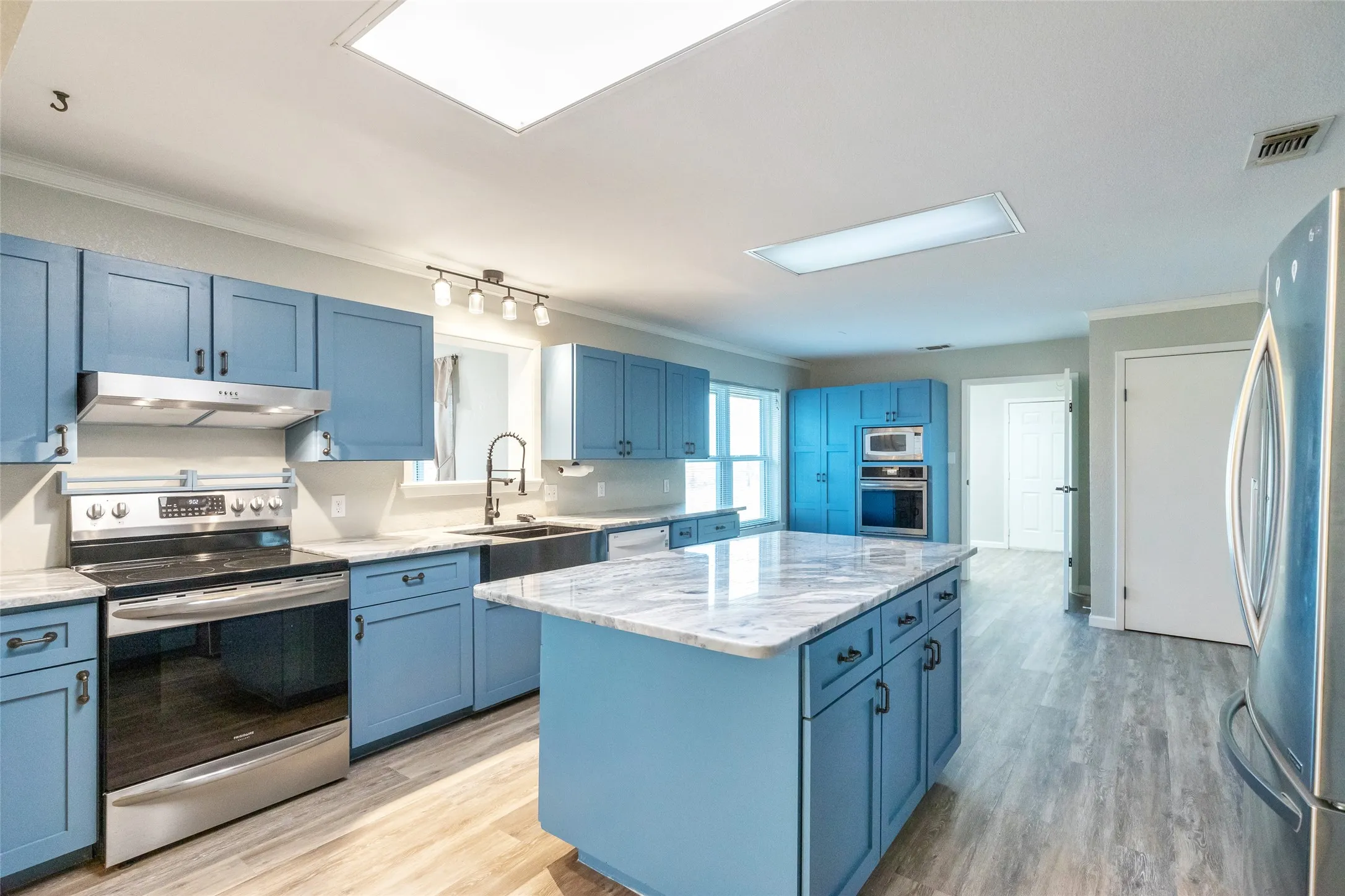 Single Family Residence For Sale in Callahan County , 12831 Fm-880, Cross Plains, Texas 76443, 3 Bedrooms, 2 Bathrooms, 2 Garage spaces, 2,376 Sqft, built in 1998, Preowned, Price $599,900, mls#21217317, Real Estate Agent in Cross Plains, Homes For Sale in Callahan county, Homes For Sale in Cross Plains, Realtor in Cross Plains Texas, Real Estate Brokerage Independent Realty Texas, Luminita Cordes Realtor