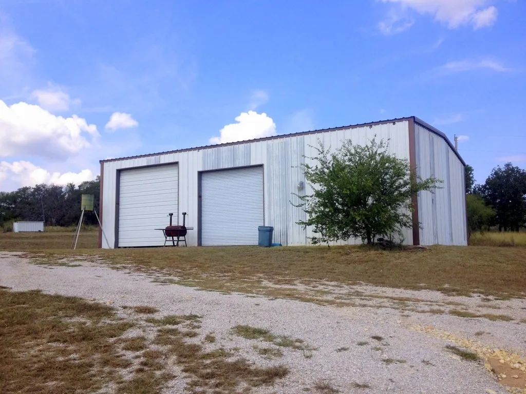 Single Family Residence For Sale in Callahan County , 12831 Fm-880, Cross Plains, Texas 76443, 3 Bedrooms, 2 Bathrooms, 2 Garage spaces, 2,376 Sqft, built in 1998, Preowned, Price $599,900, mls#21217317, Real Estate Agent in Cross Plains, Homes For Sale in Callahan county, Homes For Sale in Cross Plains, Realtor in Cross Plains Texas, Real Estate Brokerage Independent Realty Texas, Luminita Cordes Realtor