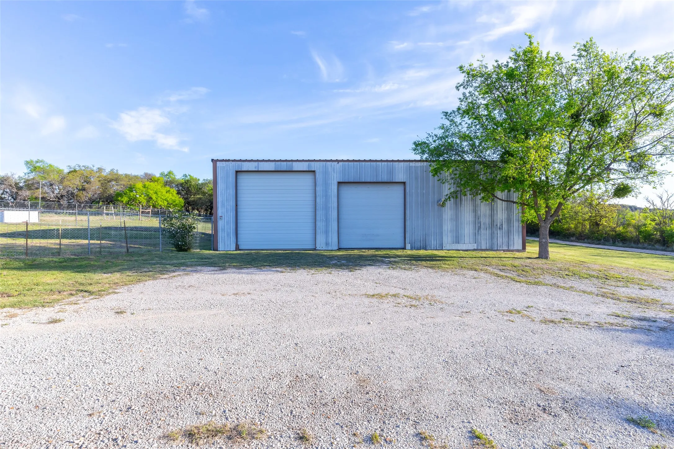 Single Family Residence For Sale in Callahan County , 12831 Fm-880, Cross Plains, Texas 76443, 3 Bedrooms, 2 Bathrooms, 2 Garage spaces, 2,376 Sqft, built in 1998, Preowned, Price $599,900, mls#21217317, Real Estate Agent in Cross Plains, Homes For Sale in Callahan county, Homes For Sale in Cross Plains, Realtor in Cross Plains Texas, Real Estate Brokerage Independent Realty Texas, Luminita Cordes Realtor