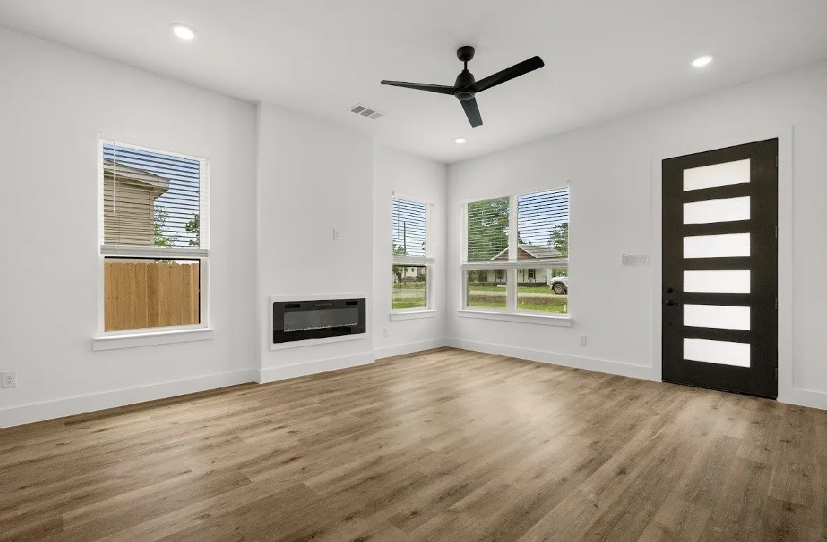 Single Family Residence For Sale in Fannin County , 205 Grayson Street, Leonard, Texas 75452, 3 Bedroom, 2 Bathroom, 1 Garage spaces, 1,411 Sqft, built in 2026, mls#21218126, Real Estate Agent in Leonard, Homes For Sale in Fannin county, Homes For Sale in Leonard, Realtor in Leonard Texas, Real Estate Brokerage Independent Realty Texas, Luminita Cordes Realtor