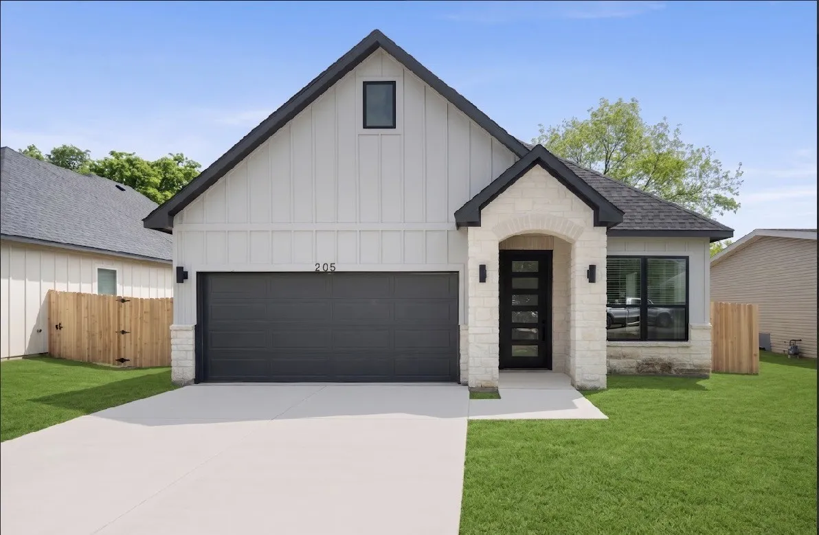 Single Family Residence For Sale in Fannin County , 205 Grayson Street, Leonard, Texas 75452, 3 Bedroom, 2 Bathroom, 1 Garage spaces, 1,411 Sqft, built in 2026, mls#21218126, Real Estate Agent in Leonard, Homes For Sale in Fannin county, Homes For Sale in Leonard, Realtor in Leonard Texas, Real Estate Brokerage Independent Realty Texas, Luminita Cordes Realtor