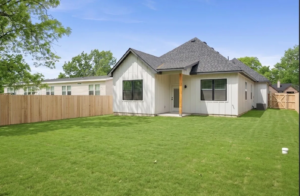 Single Family Residence For Sale in Fannin County , 205 Grayson Street, Leonard, Texas 75452, 3 Bedroom, 2 Bathroom, 1 Garage spaces, 1,411 Sqft, built in 2026, mls#21218126, Real Estate Agent in Leonard, Homes For Sale in Fannin county, Homes For Sale in Leonard, Realtor in Leonard Texas, Real Estate Brokerage Independent Realty Texas, Luminita Cordes Realtor