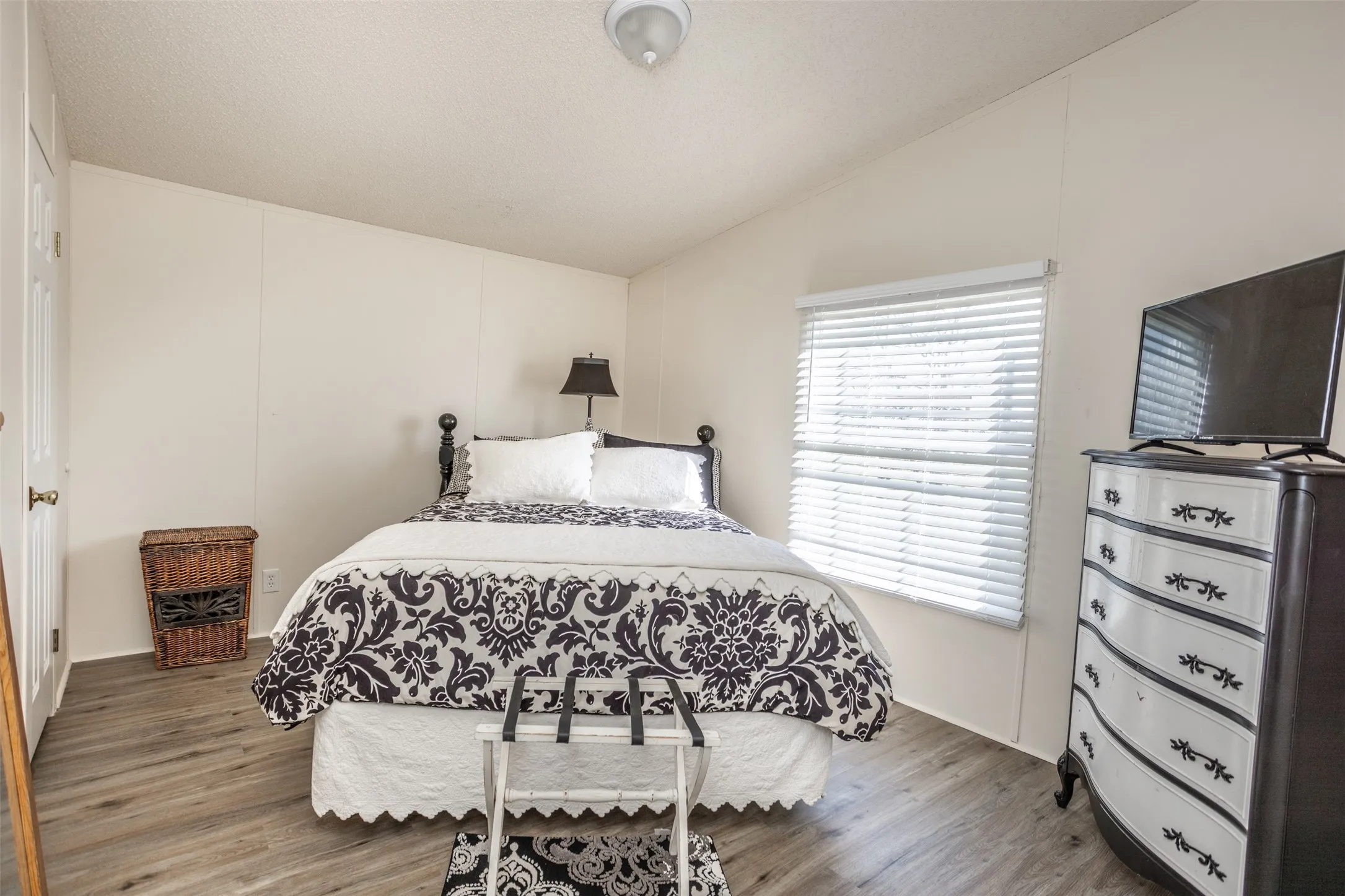 Unimproved Land For Sale in Cooke County , 3511 S Interstate 35, Gainesville, Texas 76240, 0, 0, Garage spaces, 0 Sqft, built in 1970, Preowned, Price $1,999,900, mls#21216851, Real Estate Agent in Gainesville, Homes For Sale in Cooke county, Homes For Sale in Gainesville, Realtor in Gainesville Texas, Real Estate Brokerage Independent Realty Texas, Luminita Cordes Realtor