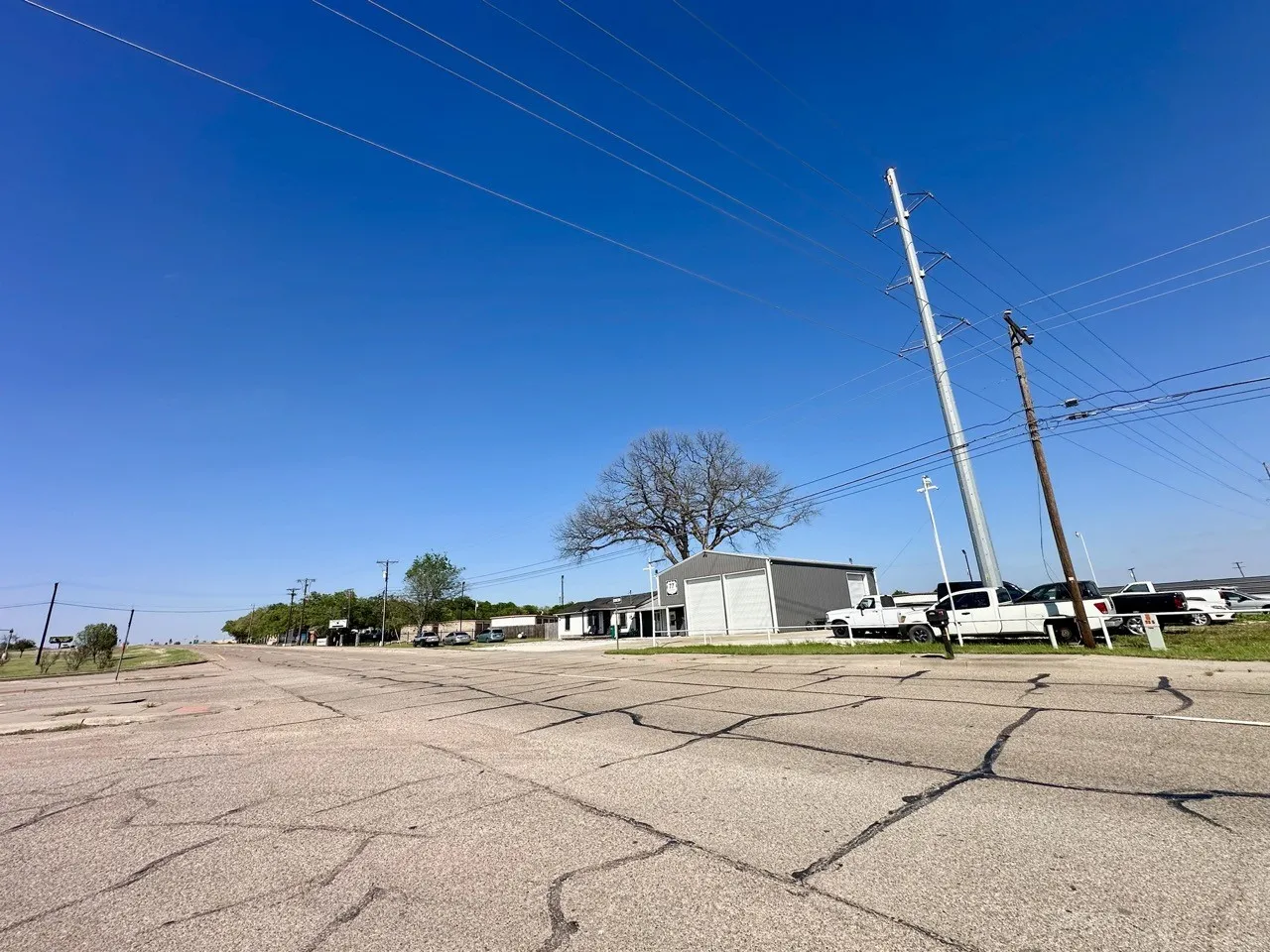 Business For Sale in Mc Lennan County , 1103 N Lacy Drive, Waco, Texas 76705, 0, 0, Garage spaces, 2,260 Sqft, built in 1946, Preowned, mls#21215721, Real Estate Agent in Waco, Homes For Sale in Mc Lennan county, Homes For Sale in Waco, Realtor in Waco Texas, Real Estate Brokerage Independent Realty Texas, Luminita Cordes Realtor