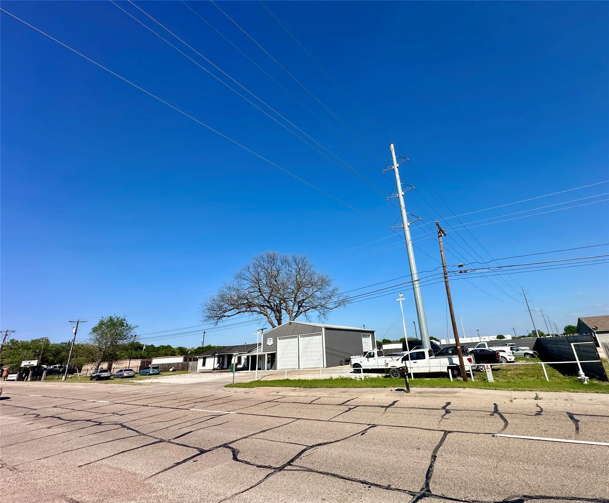 Business For Sale in Mc Lennan County , 1103 N Lacy Drive, Waco, Texas 76705, 0, 0, Garage spaces, 2,260 Sqft, built in 1946, Preowned, mls#21215721, Real Estate Agent in Waco, Homes For Sale in Mc Lennan county, Homes For Sale in Waco, Realtor in Waco Texas, Real Estate Brokerage Independent Realty Texas, Luminita Cordes Realtor