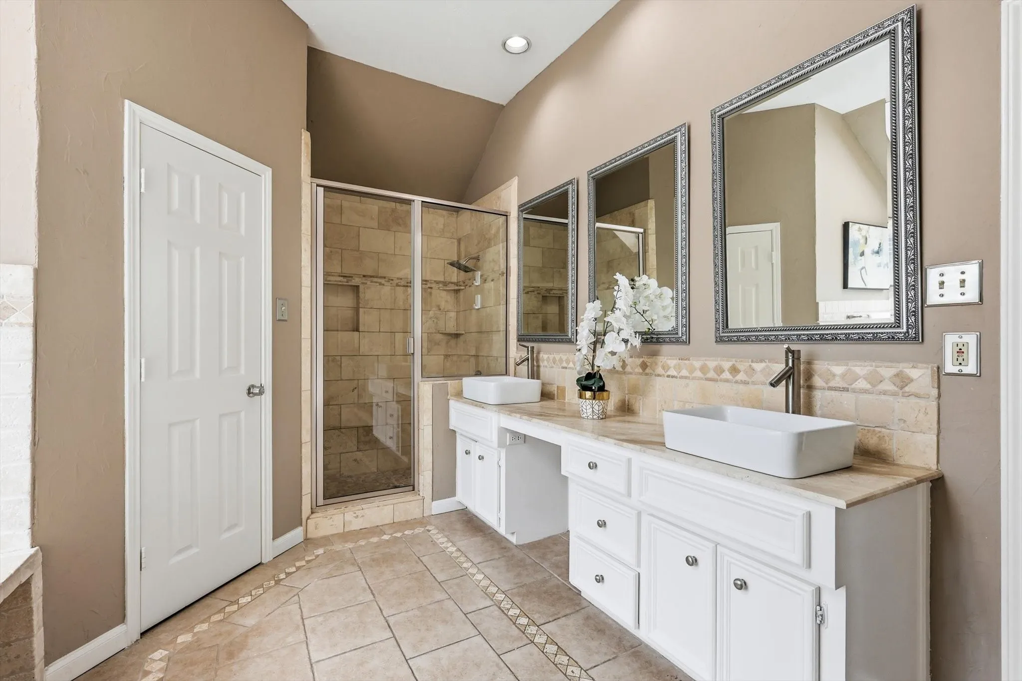 Single Family Residence For Rent in Collin County , 1813 Weanne Drive, Richardson, Texas 75082, 4 Bedroom, 4 Bathroom, 2 Garage spaces, 3,896 Sqft, built in 1988, mls#21218193, Real Estate Agent in Richardson, Homes For Rent in Collin county, Homes For Rent in Richardson, Realtor in Richardson Texas, Real Estate Brokerage Independent Realty Texas, Luminita Cordes Realtor