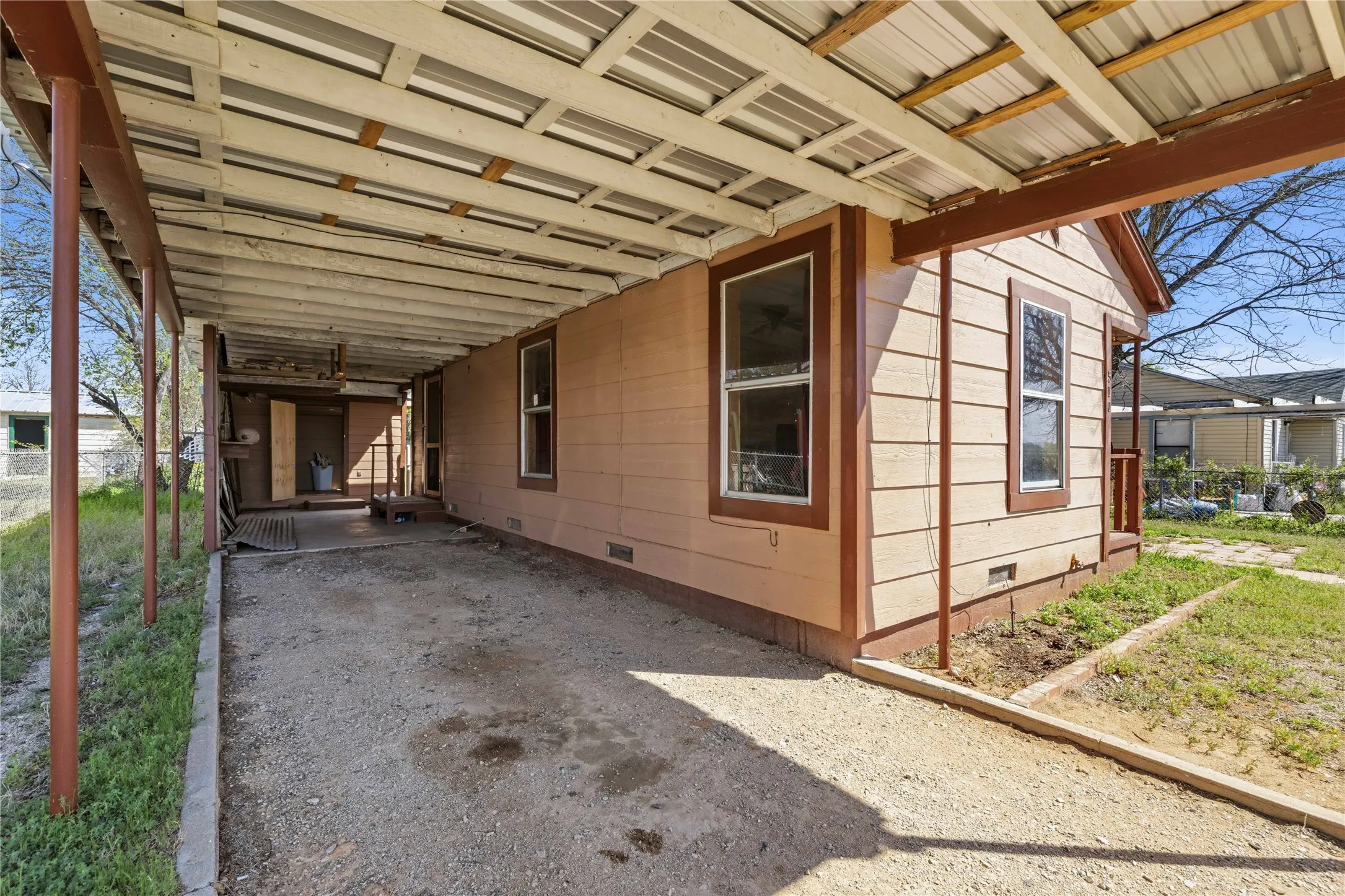 Single Family Residence For Sale in Brown County , 510 Medcalf Street, Bangs, Texas 76823, 2 Bedroom, 1 Bathroom, Garage spaces, 918 Sqft, built in 0, mls#21216630, Real Estate Agent in Bangs, Homes For Sale in Brown county, Homes For Sale in Bangs, Realtor in Bangs Texas, Real Estate Brokerage Independent Realty Texas, Luminita Cordes Realtor