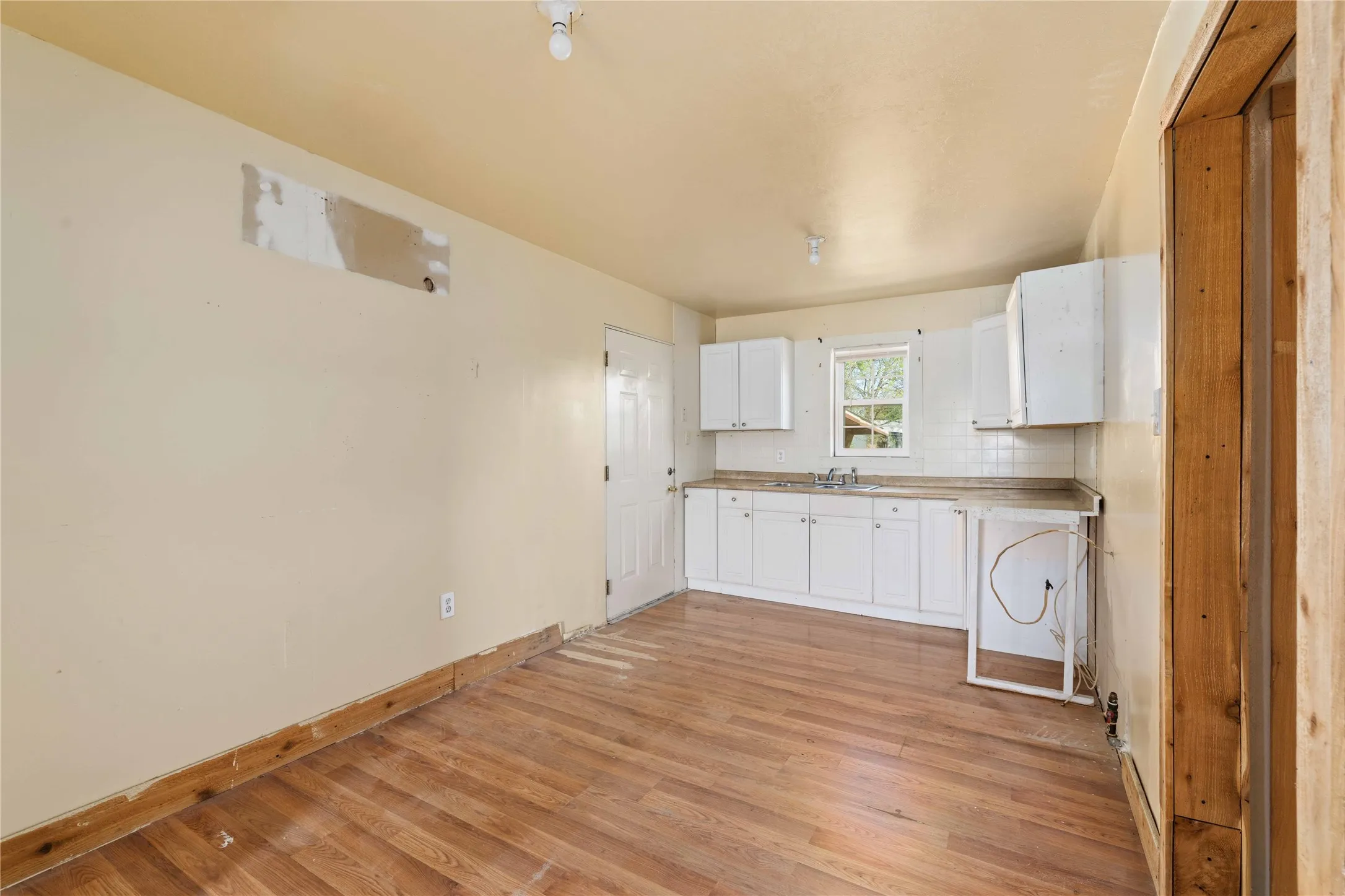Single Family Residence For Sale in Brown County , 510 Medcalf Street, Bangs, Texas 76823, 2 Bedroom, 1 Bathroom, Garage spaces, 918 Sqft, built in 0, mls#21216630, Real Estate Agent in Bangs, Homes For Sale in Brown county, Homes For Sale in Bangs, Realtor in Bangs Texas, Real Estate Brokerage Independent Realty Texas, Luminita Cordes Realtor
