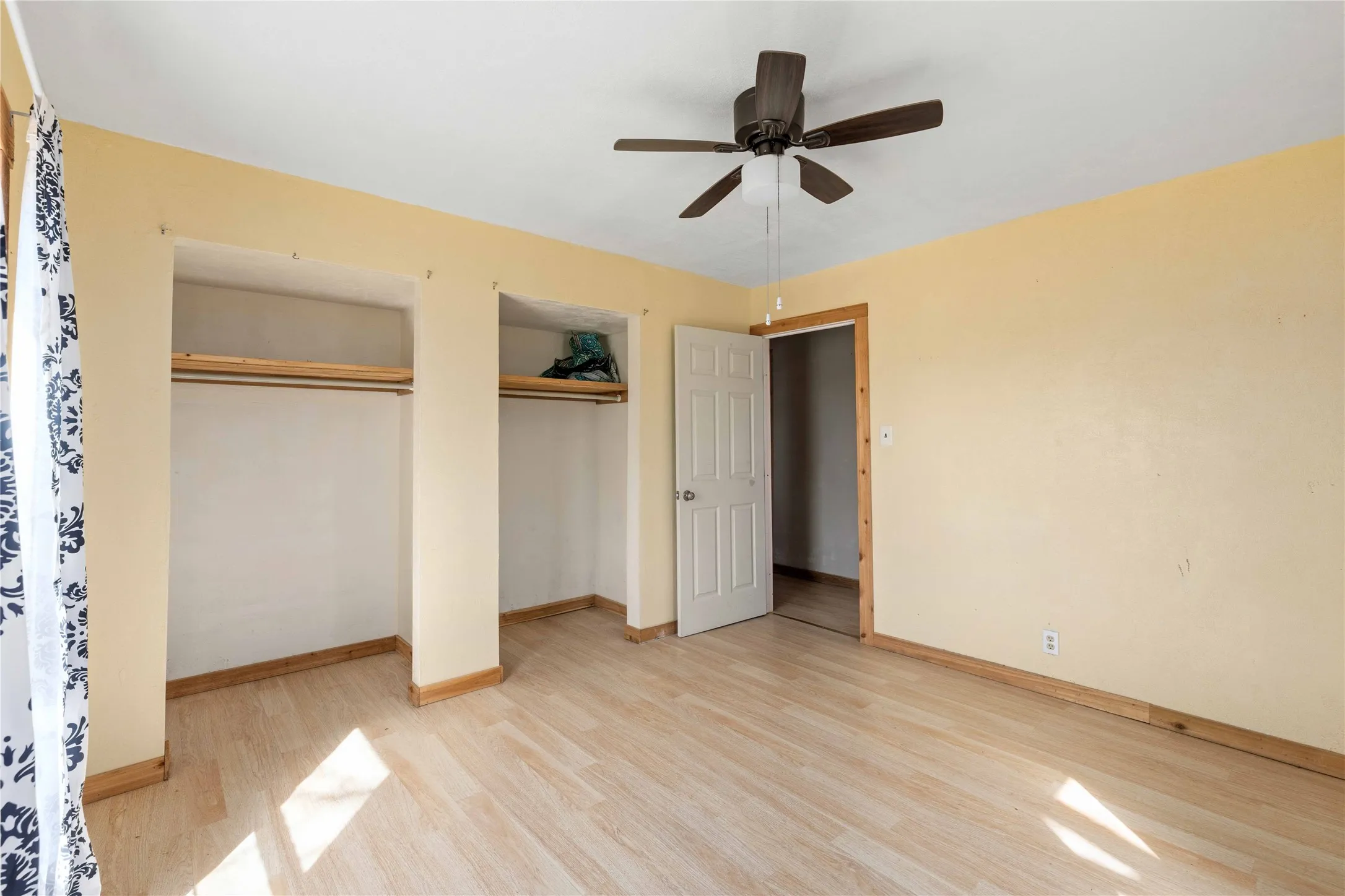 Single Family Residence For Sale in Brown County , 510 Medcalf Street, Bangs, Texas 76823, 2 Bedroom, 1 Bathroom, Garage spaces, 918 Sqft, built in 0, mls#21216630, Real Estate Agent in Bangs, Homes For Sale in Brown county, Homes For Sale in Bangs, Realtor in Bangs Texas, Real Estate Brokerage Independent Realty Texas, Luminita Cordes Realtor