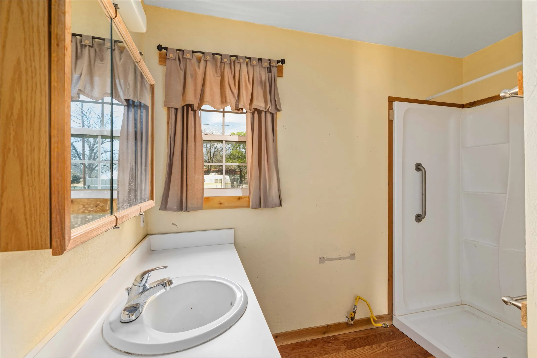 Single Family Residence For Sale in Brown County , 510 Medcalf Street, Bangs, Texas 76823, 2 Bedroom, 1 Bathroom, Garage spaces, 918 Sqft, built in 0, mls#21216630, Real Estate Agent in Bangs, Homes For Sale in Brown county, Homes For Sale in Bangs, Realtor in Bangs Texas, Real Estate Brokerage Independent Realty Texas, Luminita Cordes Realtor
