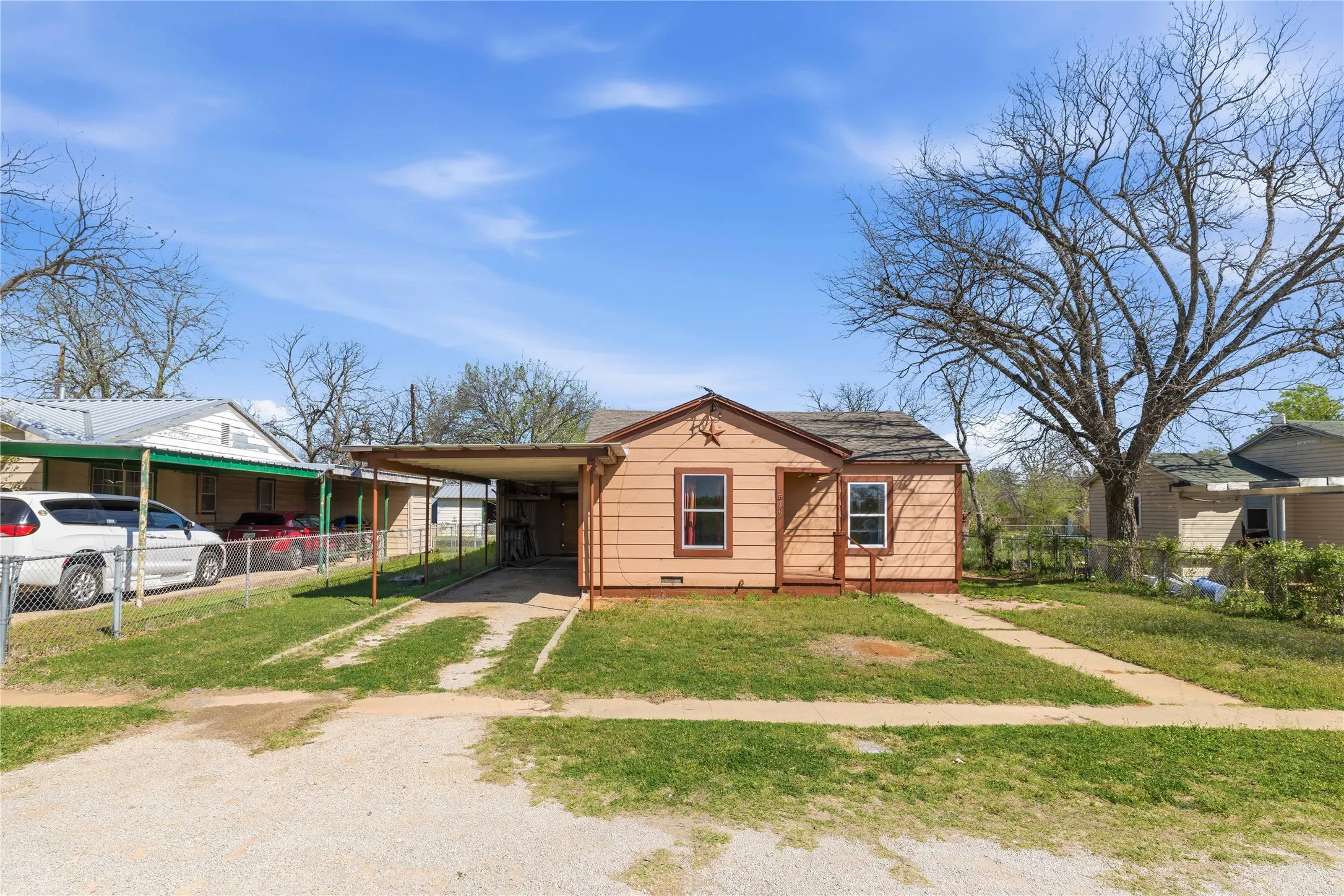 Single Family Residence For Sale in Brown County , 510 Medcalf Street, Bangs, Texas 76823, 2 Bedroom, 1 Bathroom, Garage spaces, 918 Sqft, built in 0, mls#21216630, Real Estate Agent in Bangs, Homes For Sale in Brown county, Homes For Sale in Bangs, Realtor in Bangs Texas, Real Estate Brokerage Independent Realty Texas, Luminita Cordes Realtor