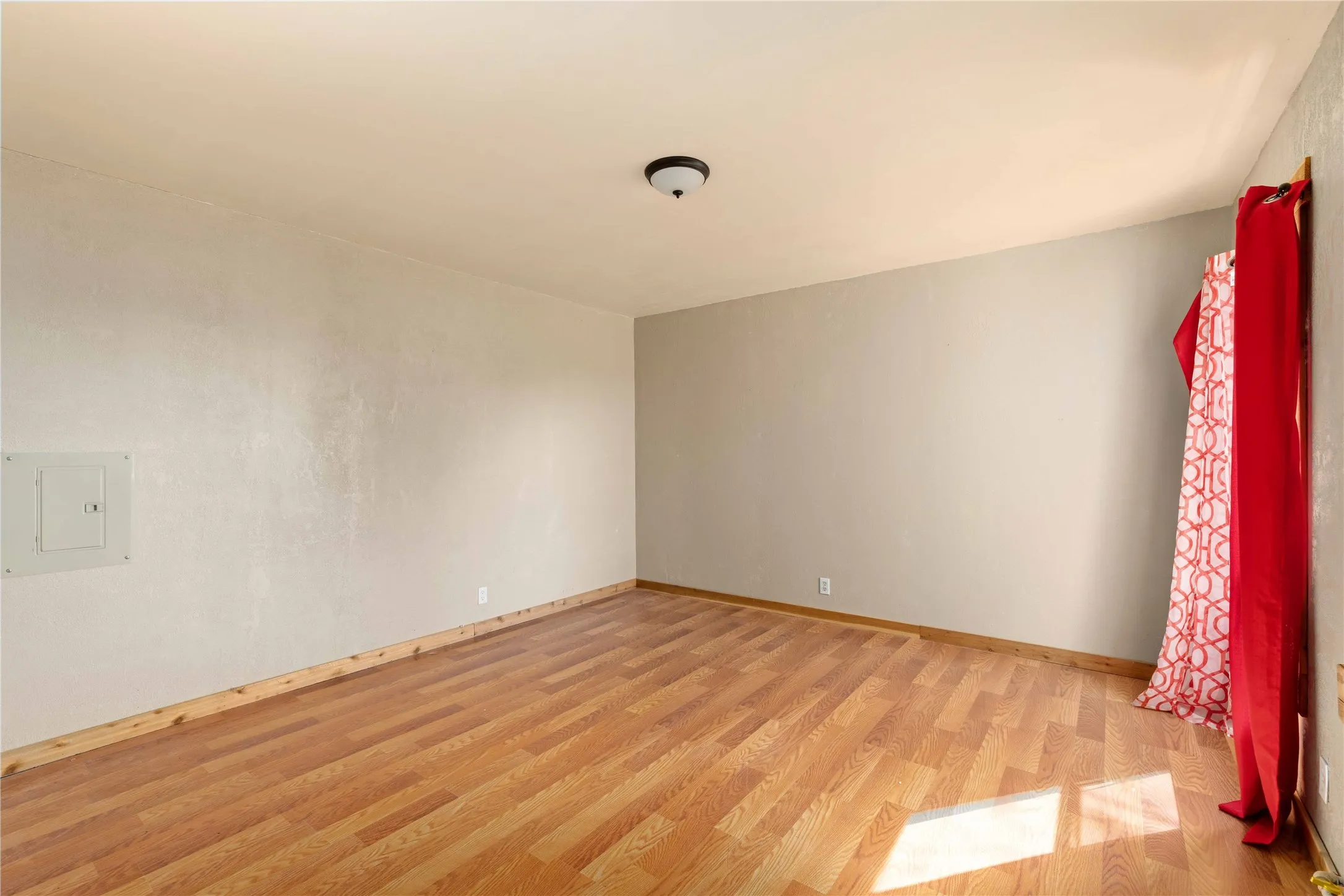 Single Family Residence For Sale in Brown County , 510 Medcalf Street, Bangs, Texas 76823, 2 Bedroom, 1 Bathroom, Garage spaces, 918 Sqft, built in 0, mls#21216630, Real Estate Agent in Bangs, Homes For Sale in Brown county, Homes For Sale in Bangs, Realtor in Bangs Texas, Real Estate Brokerage Independent Realty Texas, Luminita Cordes Realtor