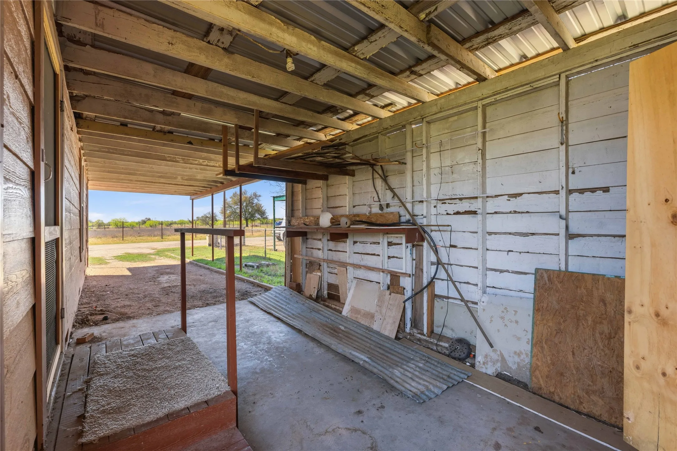 Single Family Residence For Sale in Brown County , 510 Medcalf Street, Bangs, Texas 76823, 2 Bedroom, 1 Bathroom, Garage spaces, 918 Sqft, built in 0, mls#21216630, Real Estate Agent in Bangs, Homes For Sale in Brown county, Homes For Sale in Bangs, Realtor in Bangs Texas, Real Estate Brokerage Independent Realty Texas, Luminita Cordes Realtor