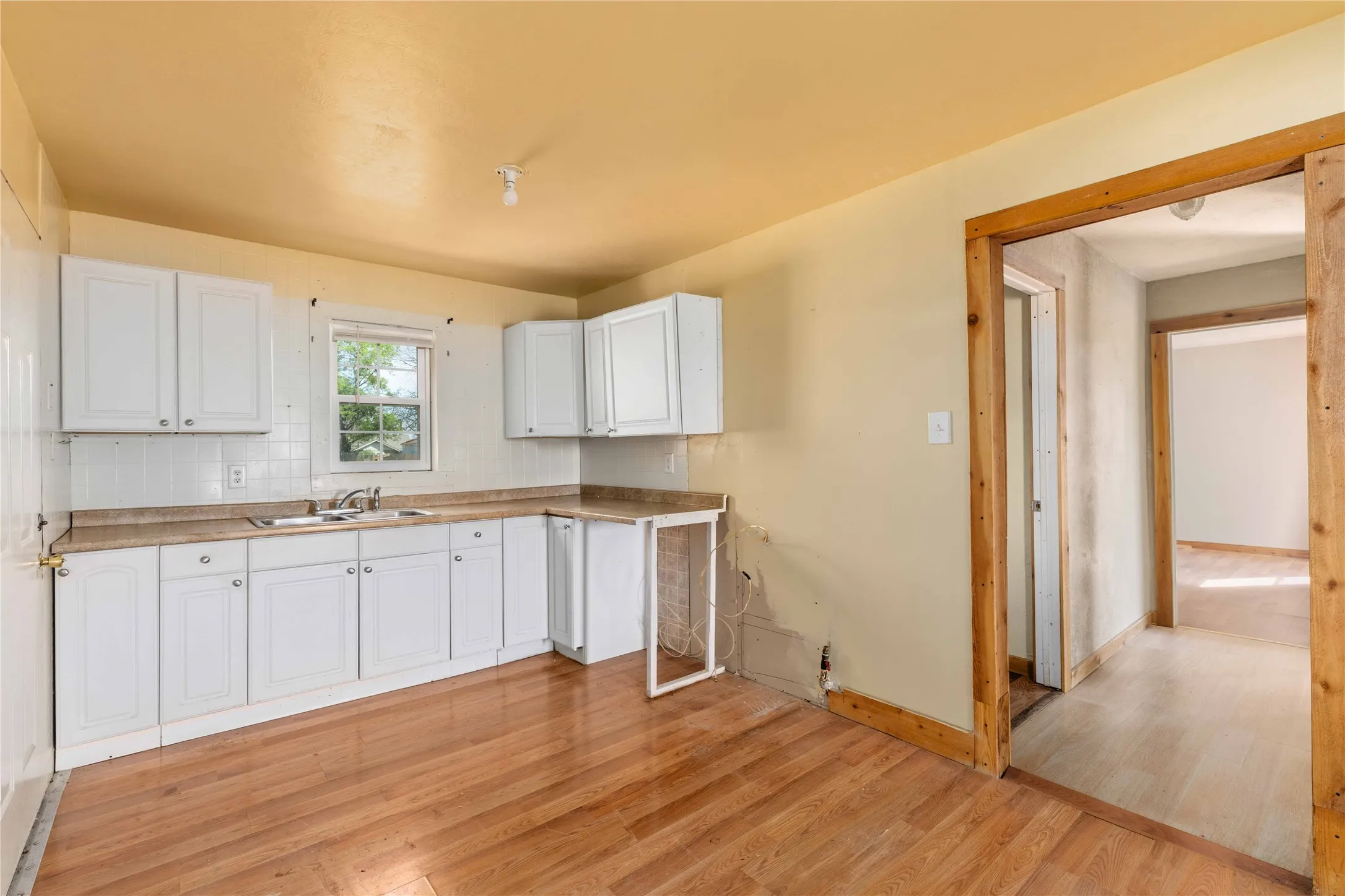 Single Family Residence For Sale in Brown County , 510 Medcalf Street, Bangs, Texas 76823, 2 Bedroom, 1 Bathroom, Garage spaces, 918 Sqft, built in 0, mls#21216630, Real Estate Agent in Bangs, Homes For Sale in Brown county, Homes For Sale in Bangs, Realtor in Bangs Texas, Real Estate Brokerage Independent Realty Texas, Luminita Cordes Realtor