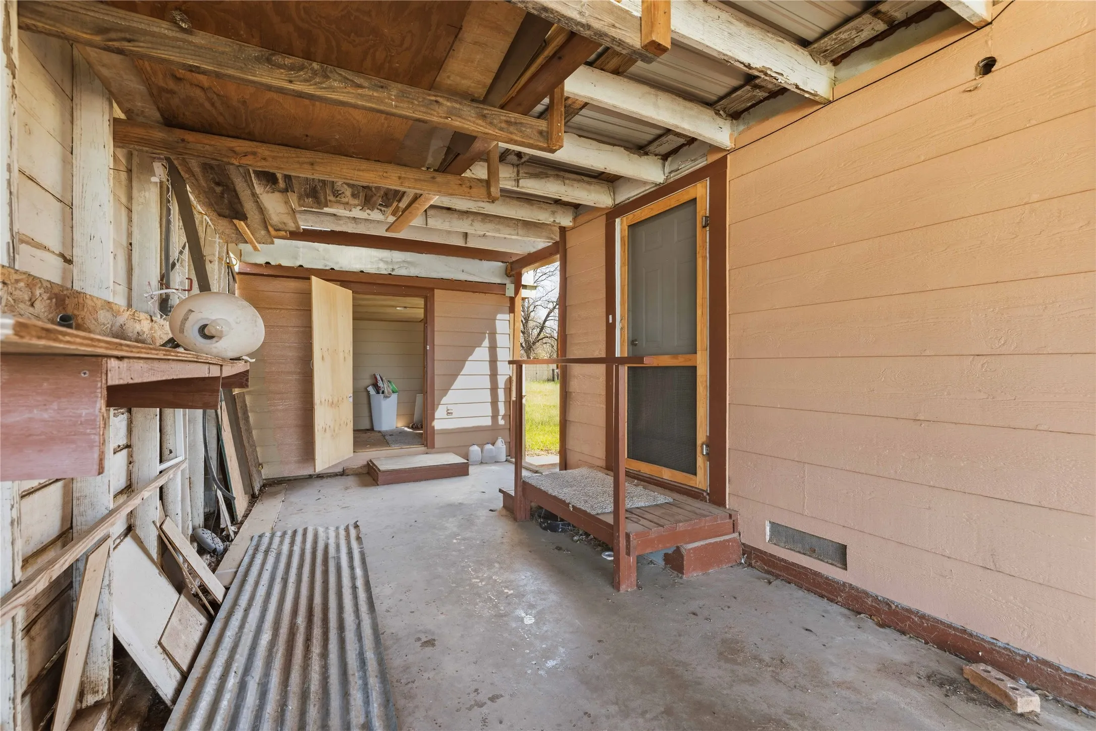 Single Family Residence For Sale in Brown County , 510 Medcalf Street, Bangs, Texas 76823, 2 Bedroom, 1 Bathroom, Garage spaces, 918 Sqft, built in 0, mls#21216630, Real Estate Agent in Bangs, Homes For Sale in Brown county, Homes For Sale in Bangs, Realtor in Bangs Texas, Real Estate Brokerage Independent Realty Texas, Luminita Cordes Realtor