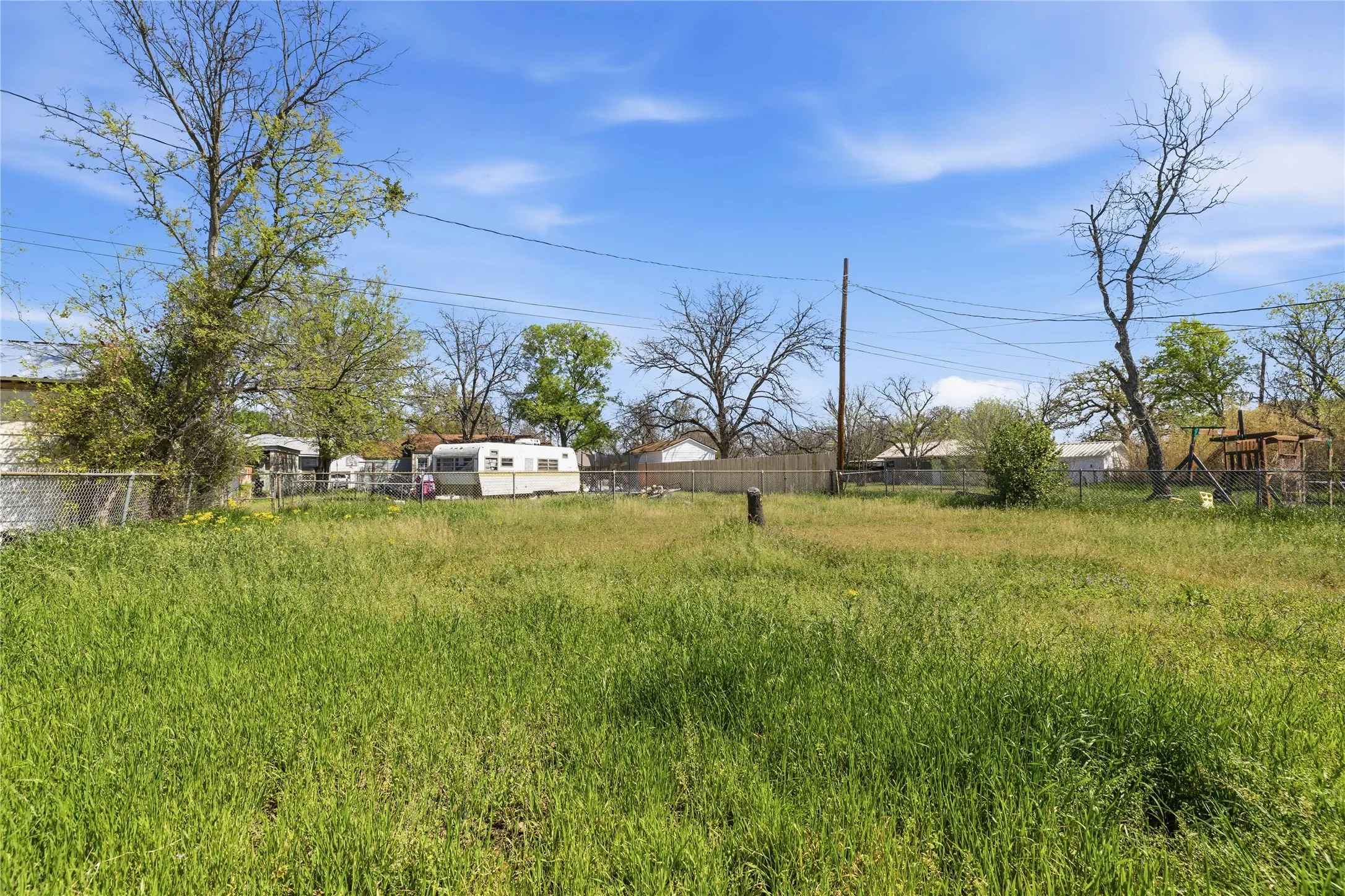 Single Family Residence For Sale in Brown County , 510 Medcalf Street, Bangs, Texas 76823, 2 Bedroom, 1 Bathroom, Garage spaces, 918 Sqft, built in 0, mls#21216630, Real Estate Agent in Bangs, Homes For Sale in Brown county, Homes For Sale in Bangs, Realtor in Bangs Texas, Real Estate Brokerage Independent Realty Texas, Luminita Cordes Realtor