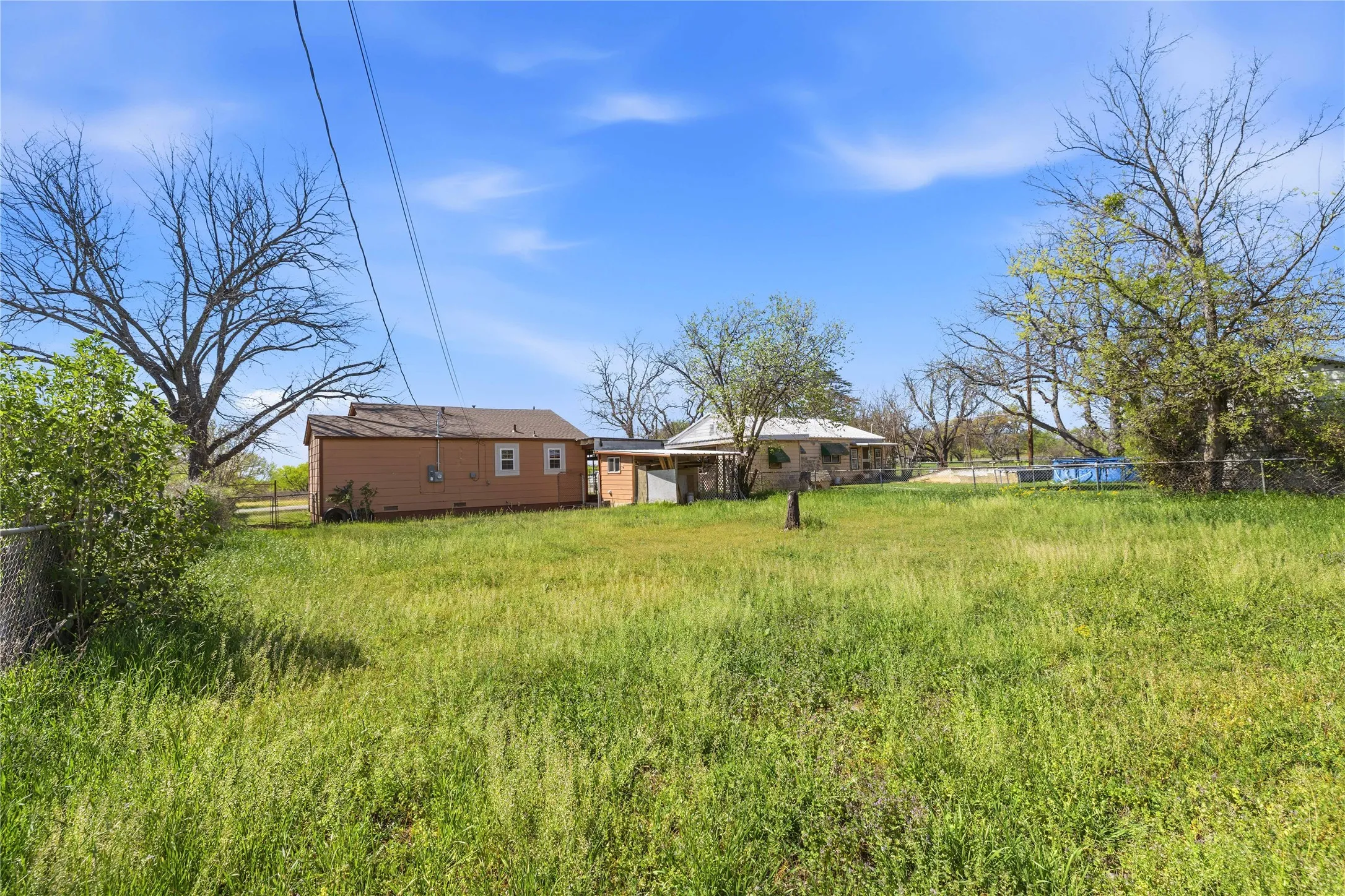Single Family Residence For Sale in Brown County , 510 Medcalf Street, Bangs, Texas 76823, 2 Bedroom, 1 Bathroom, Garage spaces, 918 Sqft, built in 0, mls#21216630, Real Estate Agent in Bangs, Homes For Sale in Brown county, Homes For Sale in Bangs, Realtor in Bangs Texas, Real Estate Brokerage Independent Realty Texas, Luminita Cordes Realtor