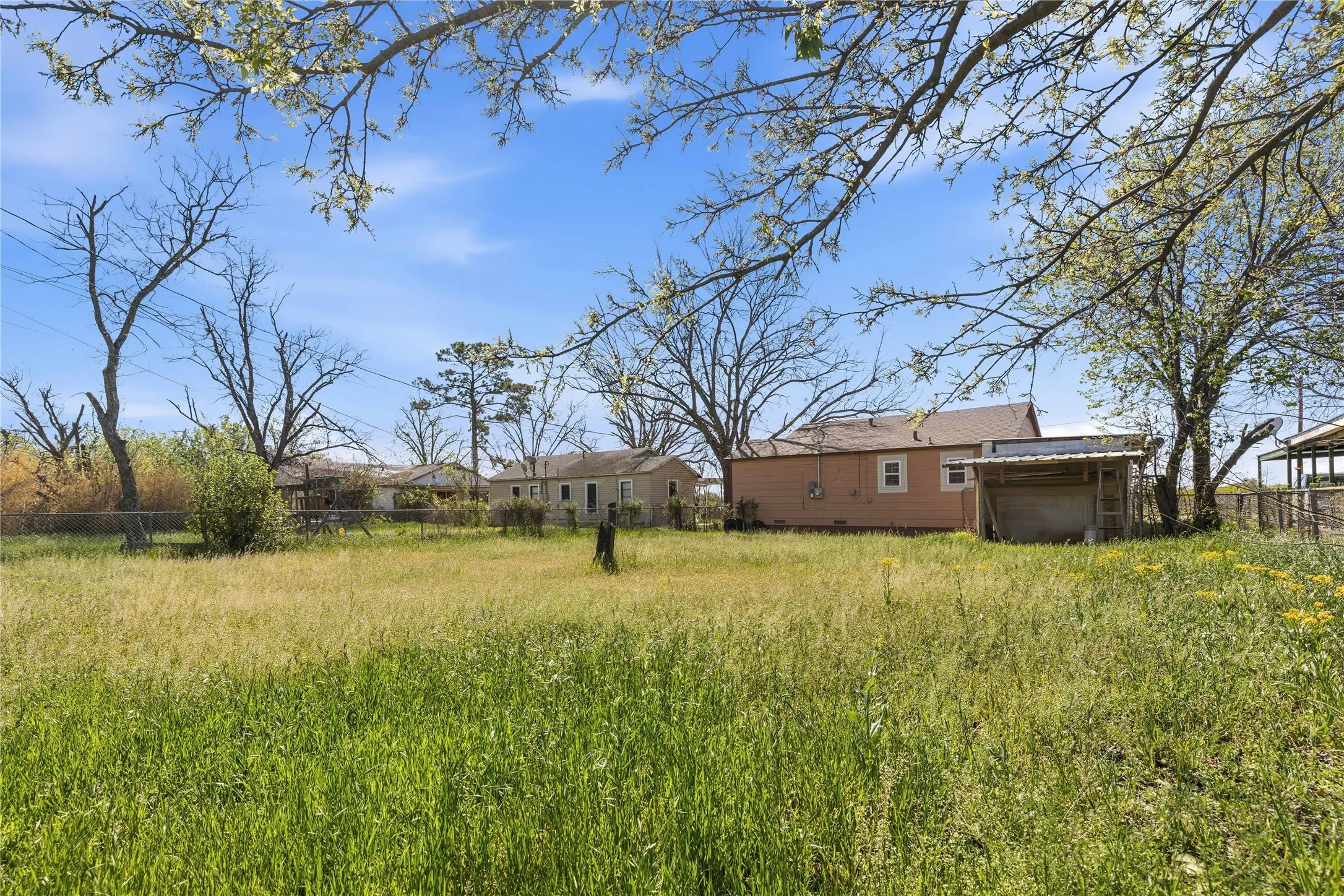 Single Family Residence For Sale in Brown County , 510 Medcalf Street, Bangs, Texas 76823, 2 Bedroom, 1 Bathroom, Garage spaces, 918 Sqft, built in 0, mls#21216630, Real Estate Agent in Bangs, Homes For Sale in Brown county, Homes For Sale in Bangs, Realtor in Bangs Texas, Real Estate Brokerage Independent Realty Texas, Luminita Cordes Realtor
