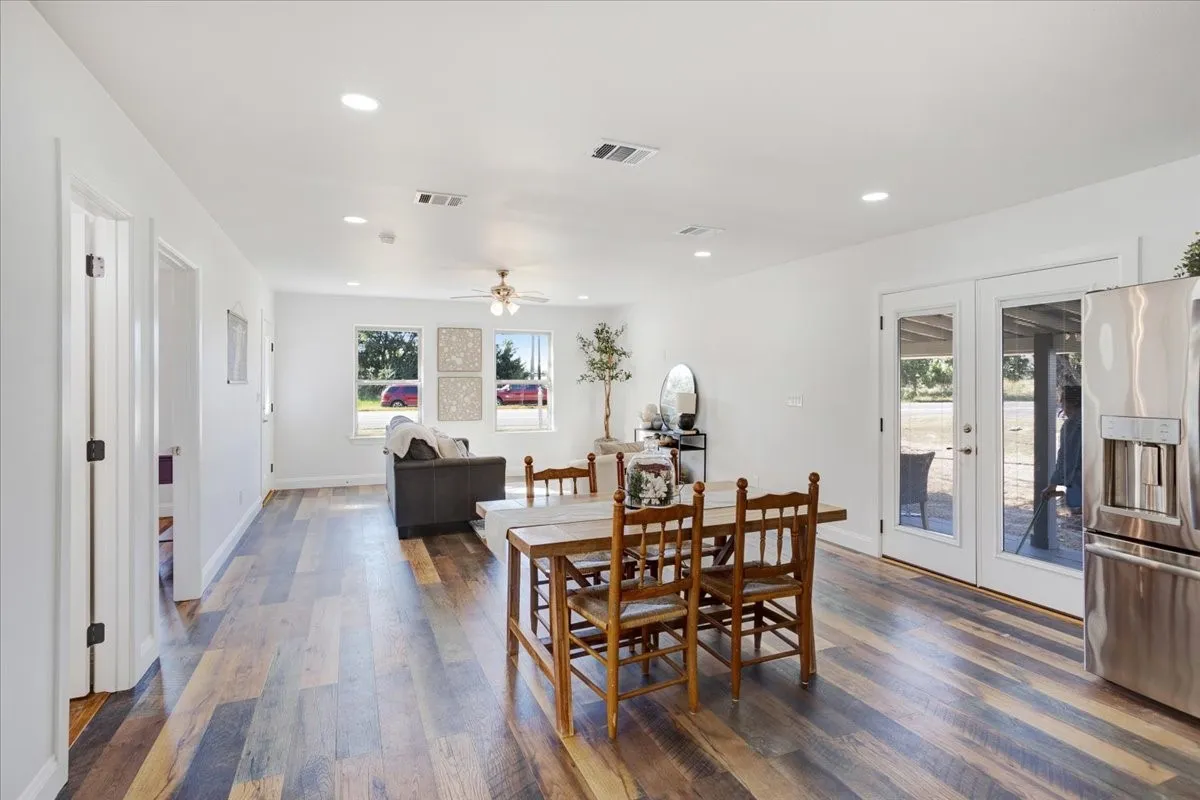 Single Family Residence For Sale in Fannin County , 402 W Sam Rayburn Road, Ector, Texas 75439, 3 Bedrooms, 2 Bathrooms, Garage spaces, 1,206 Sqft, built in 1940, Price $469,000, mls#21218219, Real Estate Agent in Ector, Homes For Sale in Fannin county, Homes For Sale in Ector, Realtor in Ector Texas, Real Estate Brokerage Independent Realty Texas, Luminita Cordes Realtor