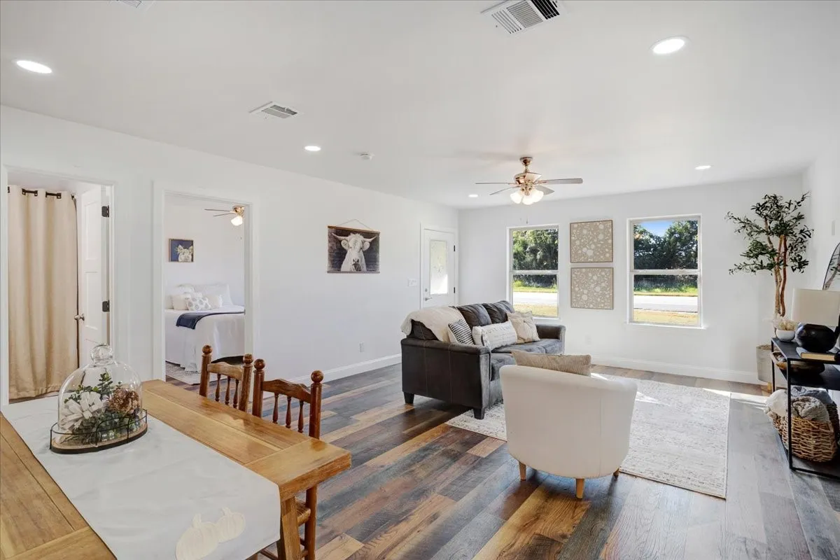 Single Family Residence For Sale in Fannin County , 402 W Sam Rayburn Road, Ector, Texas 75439, 3 Bedrooms, 2 Bathrooms, Garage spaces, 1,206 Sqft, built in 1940, Price $469,000, mls#21218219, Real Estate Agent in Ector, Homes For Sale in Fannin county, Homes For Sale in Ector, Realtor in Ector Texas, Real Estate Brokerage Independent Realty Texas, Luminita Cordes Realtor