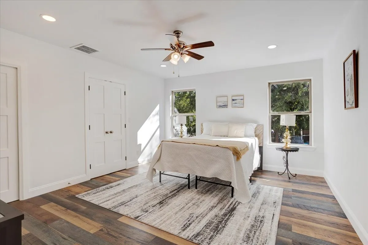 Single Family Residence For Sale in Fannin County , 402 W Sam Rayburn Road, Ector, Texas 75439, 3 Bedrooms, 2 Bathrooms, Garage spaces, 1,206 Sqft, built in 1940, Price $469,000, mls#21218219, Real Estate Agent in Ector, Homes For Sale in Fannin county, Homes For Sale in Ector, Realtor in Ector Texas, Real Estate Brokerage Independent Realty Texas, Luminita Cordes Realtor