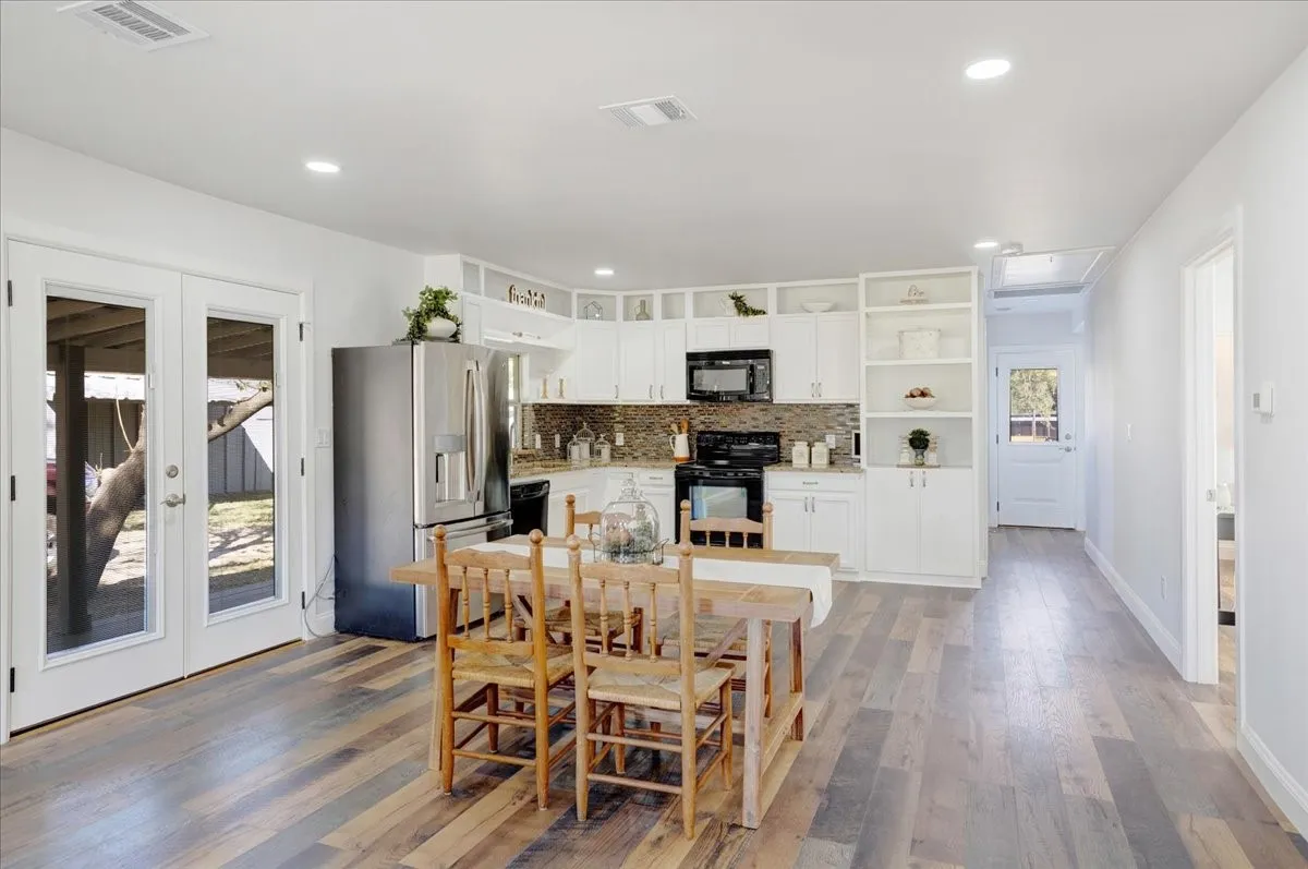 Single Family Residence For Sale in Fannin County , 402 W Sam Rayburn Road, Ector, Texas 75439, 3 Bedrooms, 2 Bathrooms, Garage spaces, 1,206 Sqft, built in 1940, Price $469,000, mls#21218219, Real Estate Agent in Ector, Homes For Sale in Fannin county, Homes For Sale in Ector, Realtor in Ector Texas, Real Estate Brokerage Independent Realty Texas, Luminita Cordes Realtor