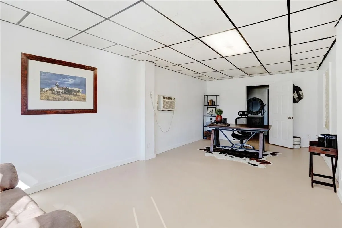 Single Family Residence For Sale in Fannin County , 402 W Sam Rayburn Road, Ector, Texas 75439, 3 Bedrooms, 2 Bathrooms, Garage spaces, 1,206 Sqft, built in 1940, Price $469,000, mls#21218219, Real Estate Agent in Ector, Homes For Sale in Fannin county, Homes For Sale in Ector, Realtor in Ector Texas, Real Estate Brokerage Independent Realty Texas, Luminita Cordes Realtor