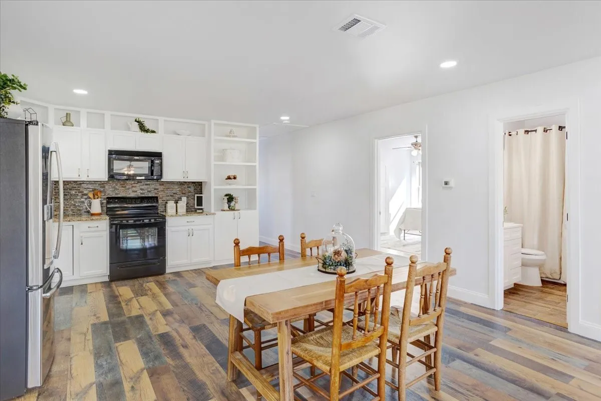 Single Family Residence For Sale in Fannin County , 402 W Sam Rayburn Road, Ector, Texas 75439, 3 Bedrooms, 2 Bathrooms, Garage spaces, 1,206 Sqft, built in 1940, Price $469,000, mls#21218219, Real Estate Agent in Ector, Homes For Sale in Fannin county, Homes For Sale in Ector, Realtor in Ector Texas, Real Estate Brokerage Independent Realty Texas, Luminita Cordes Realtor