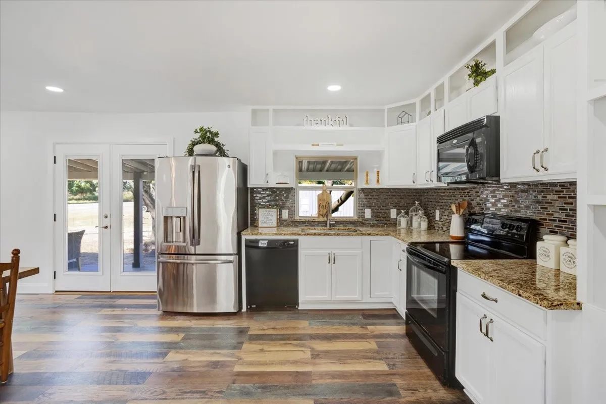 Single Family Residence For Sale in Fannin County , 402 W Sam Rayburn Road, Ector, Texas 75439, 3 Bedrooms, 2 Bathrooms, Garage spaces, 1,206 Sqft, built in 1940, Price $469,000, mls#21218219, Real Estate Agent in Ector, Homes For Sale in Fannin county, Homes For Sale in Ector, Realtor in Ector Texas, Real Estate Brokerage Independent Realty Texas, Luminita Cordes Realtor